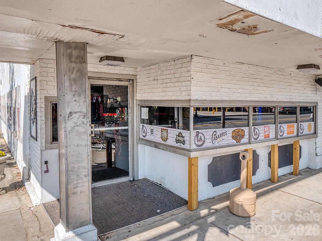 463 W Barr Street — Lancaster