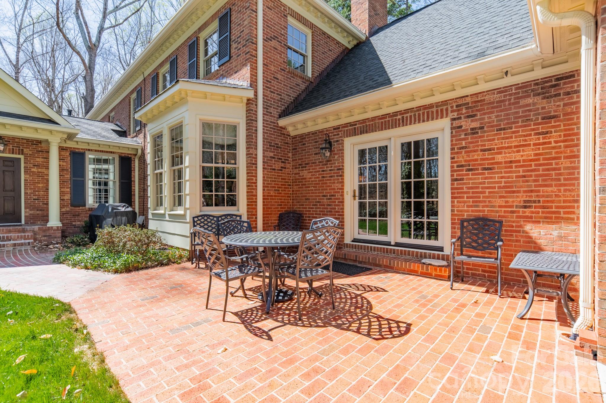 524 Windsor Place NE — Concord
