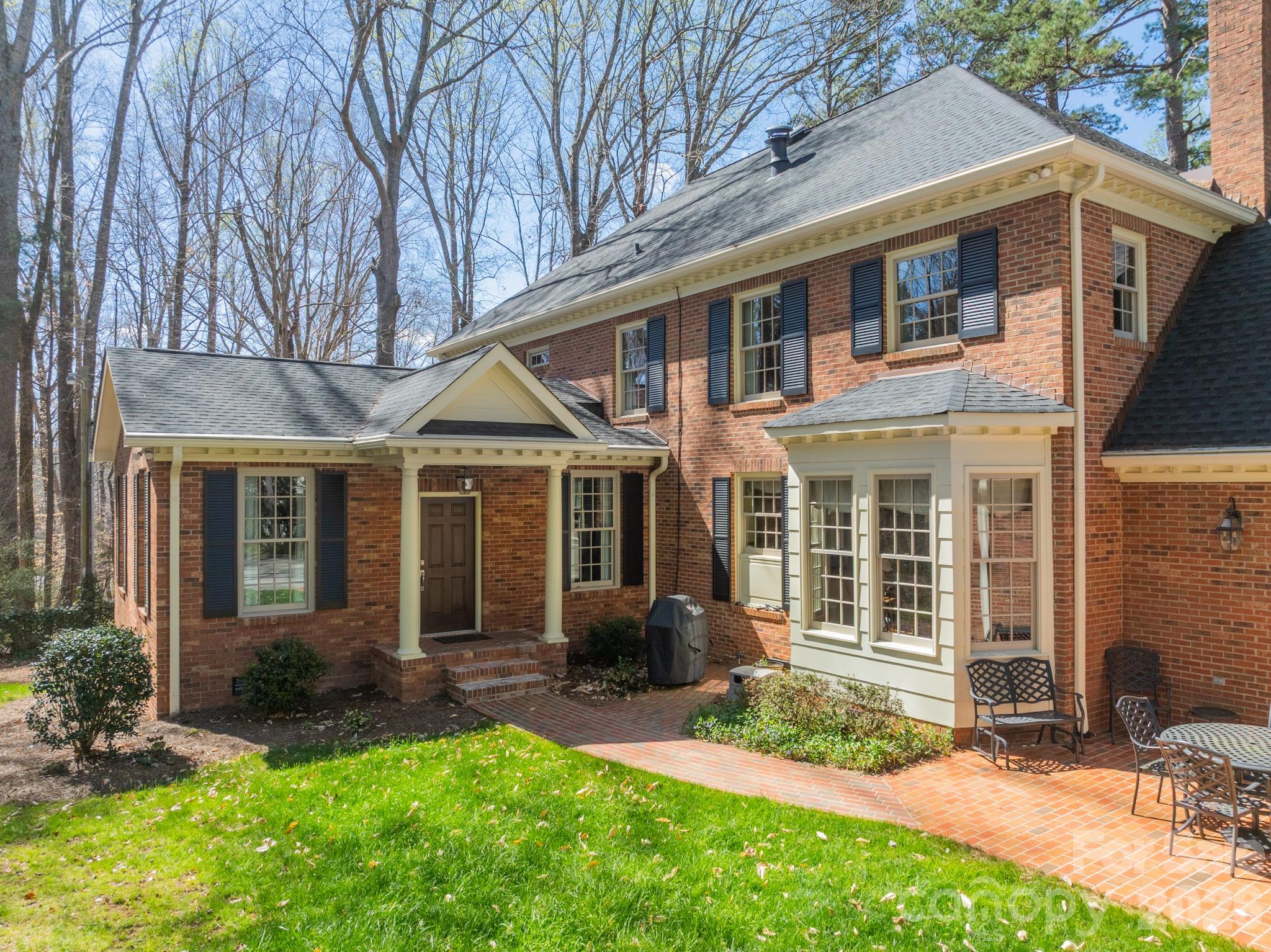 524 Windsor Place NE — Concord