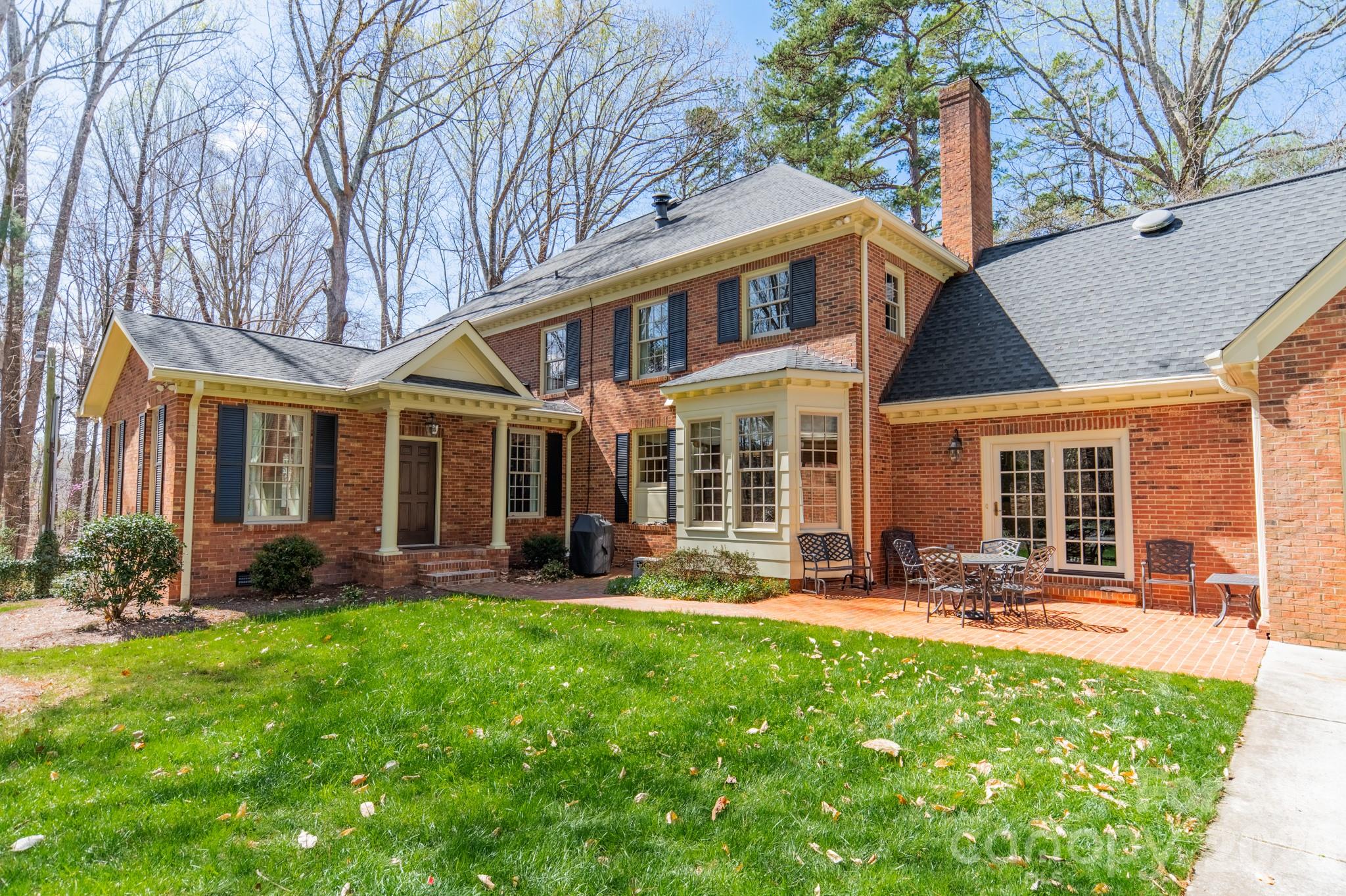 524 Windsor Place NE — Concord