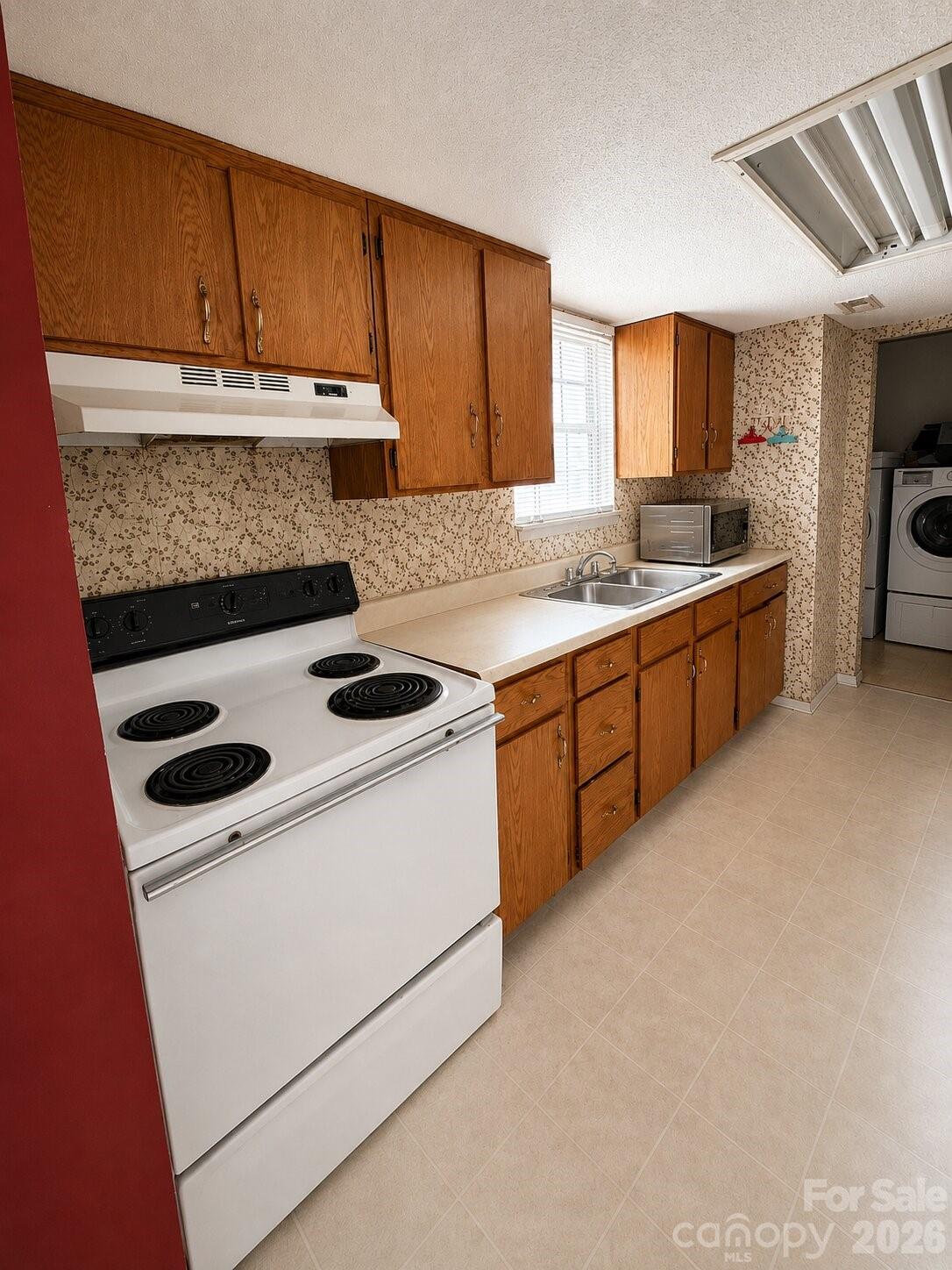 305 Mobley Street — Clover