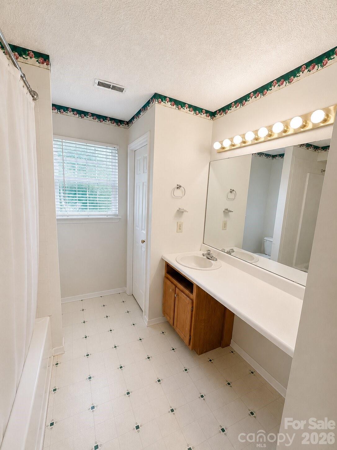 305 Mobley Street — Clover