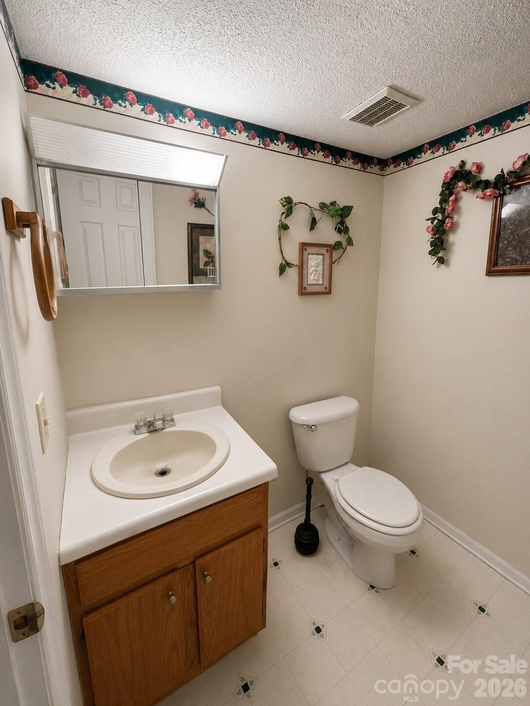 305 Mobley Street — Clover