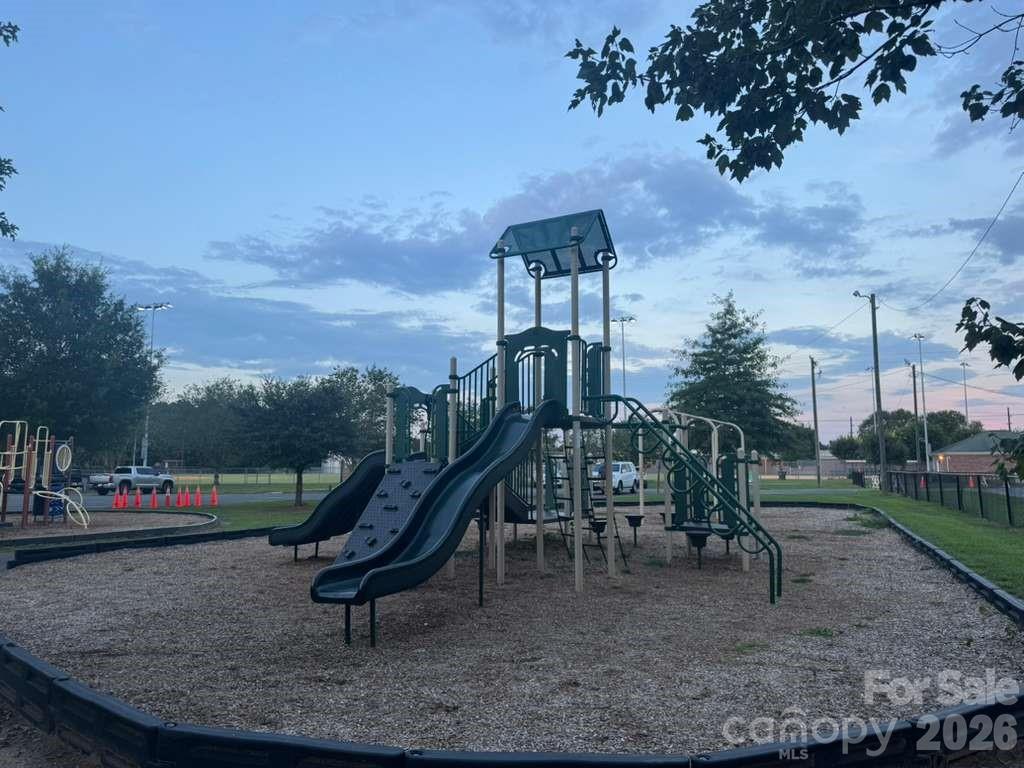 305 Mobley Street — Clover