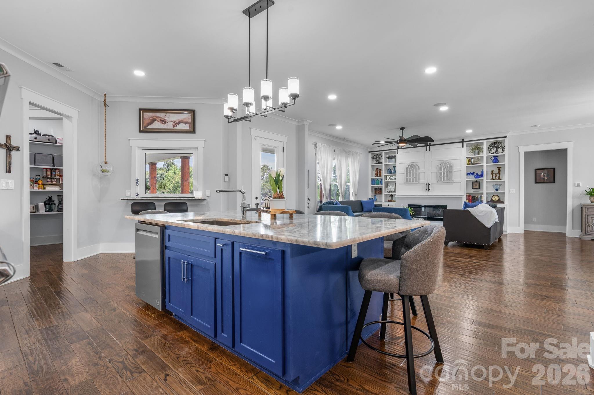 5780 W Hwy 10 Highway — Hickory