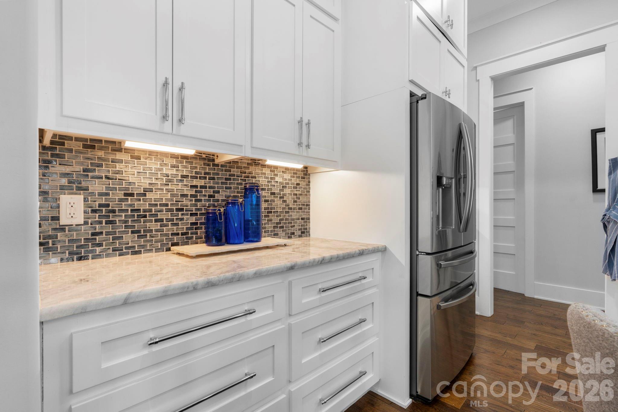 5780 W Hwy 10 Highway — Hickory