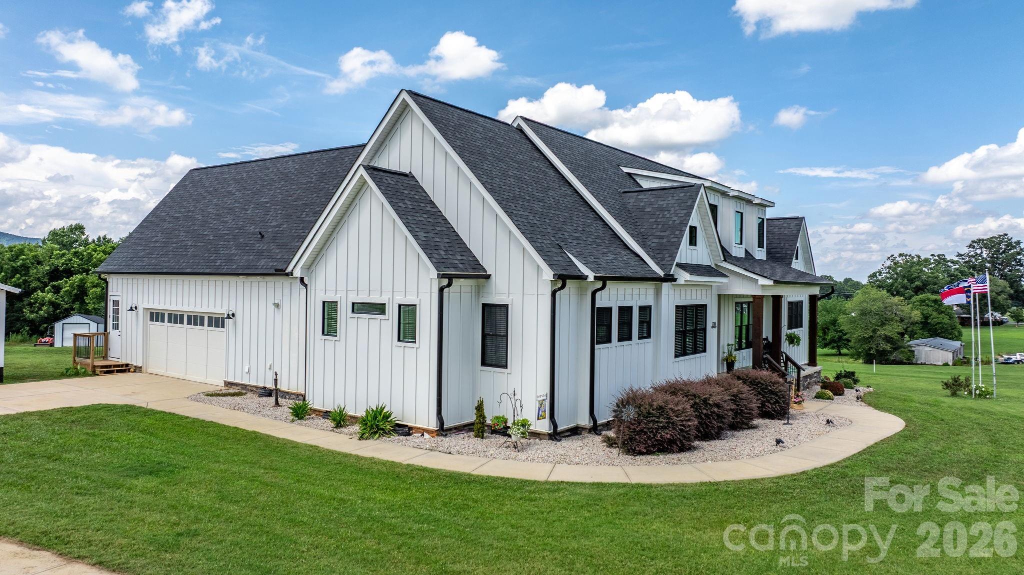 5780 W Hwy 10 Highway — Hickory
