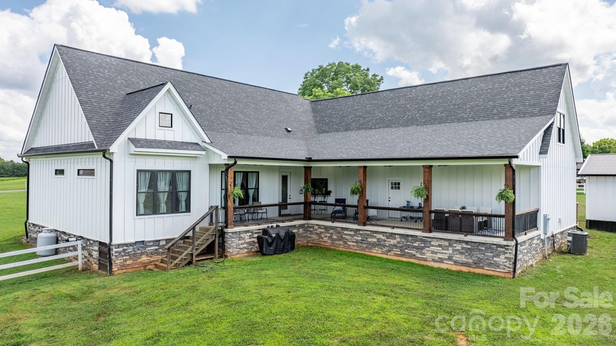 5780 W Hwy 10 Highway — Hickory