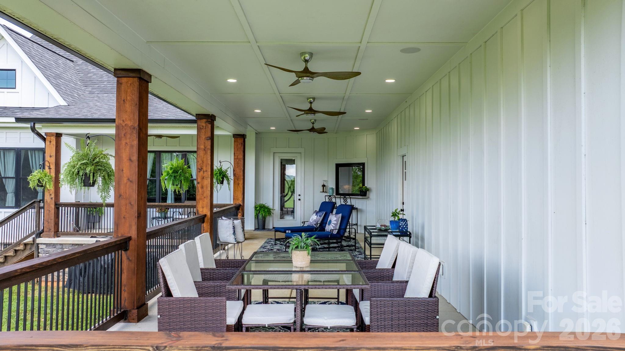 5780 W Hwy 10 Highway — Hickory