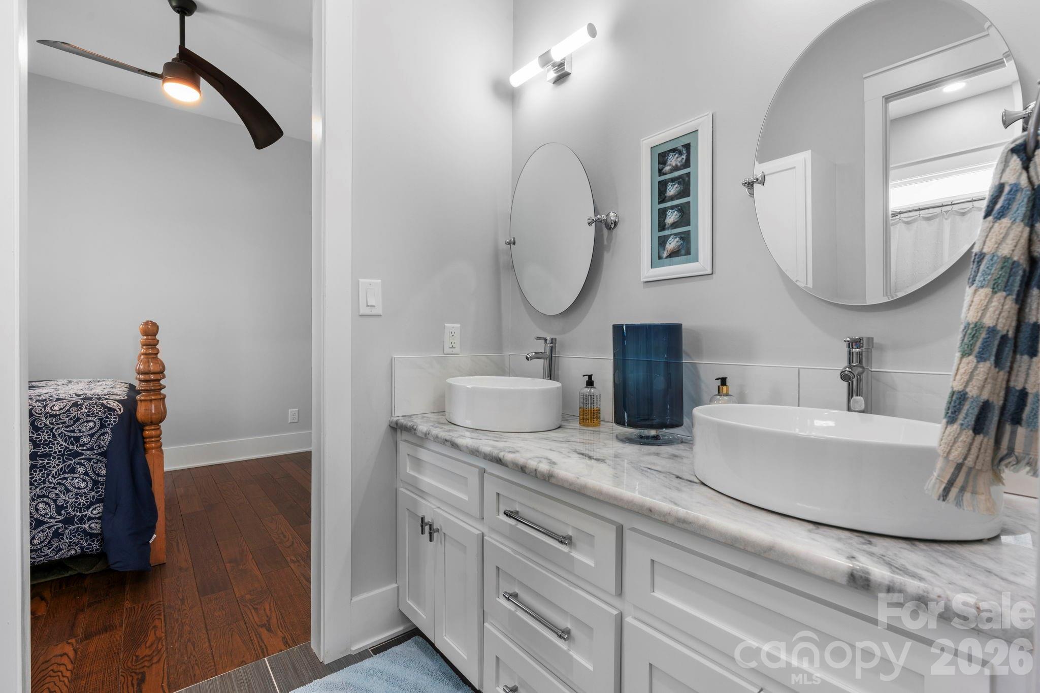 5780 W Hwy 10 Highway — Hickory