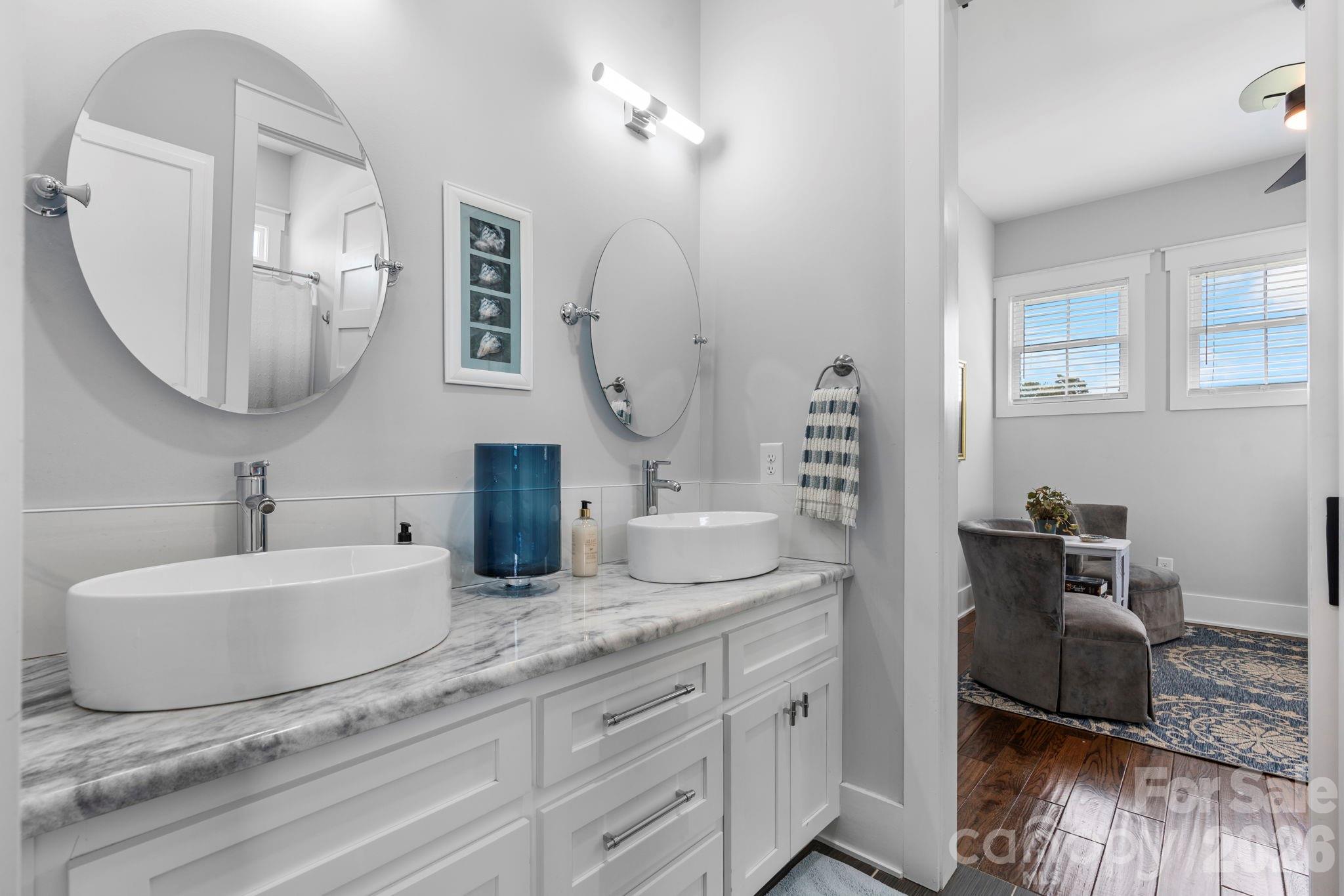 5780 W Hwy 10 Highway — Hickory