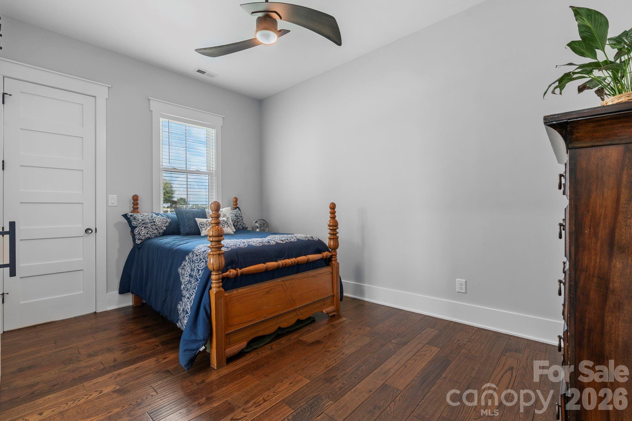5780 W Hwy 10 Highway — Hickory