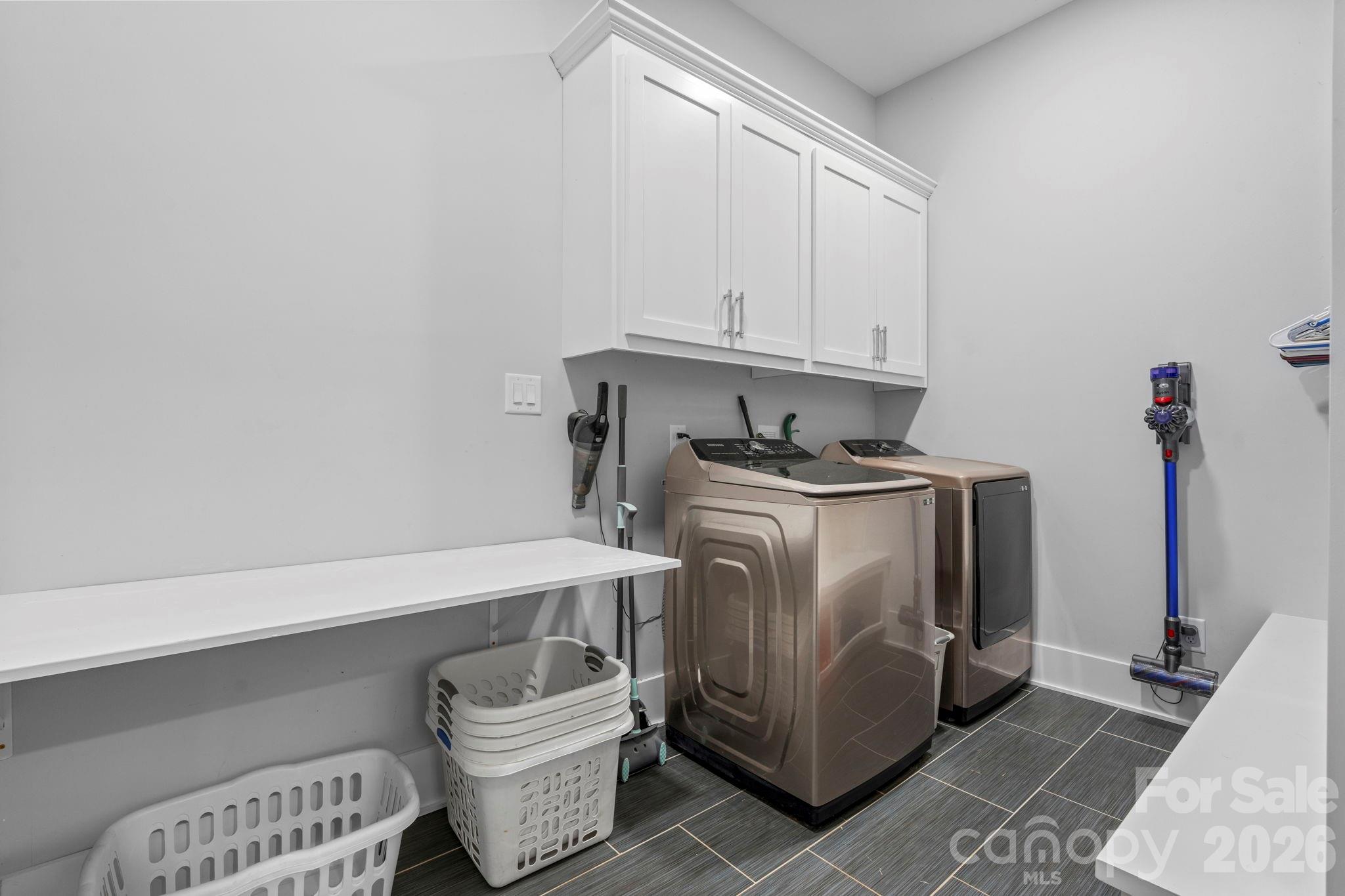 5780 W Hwy 10 Highway — Hickory