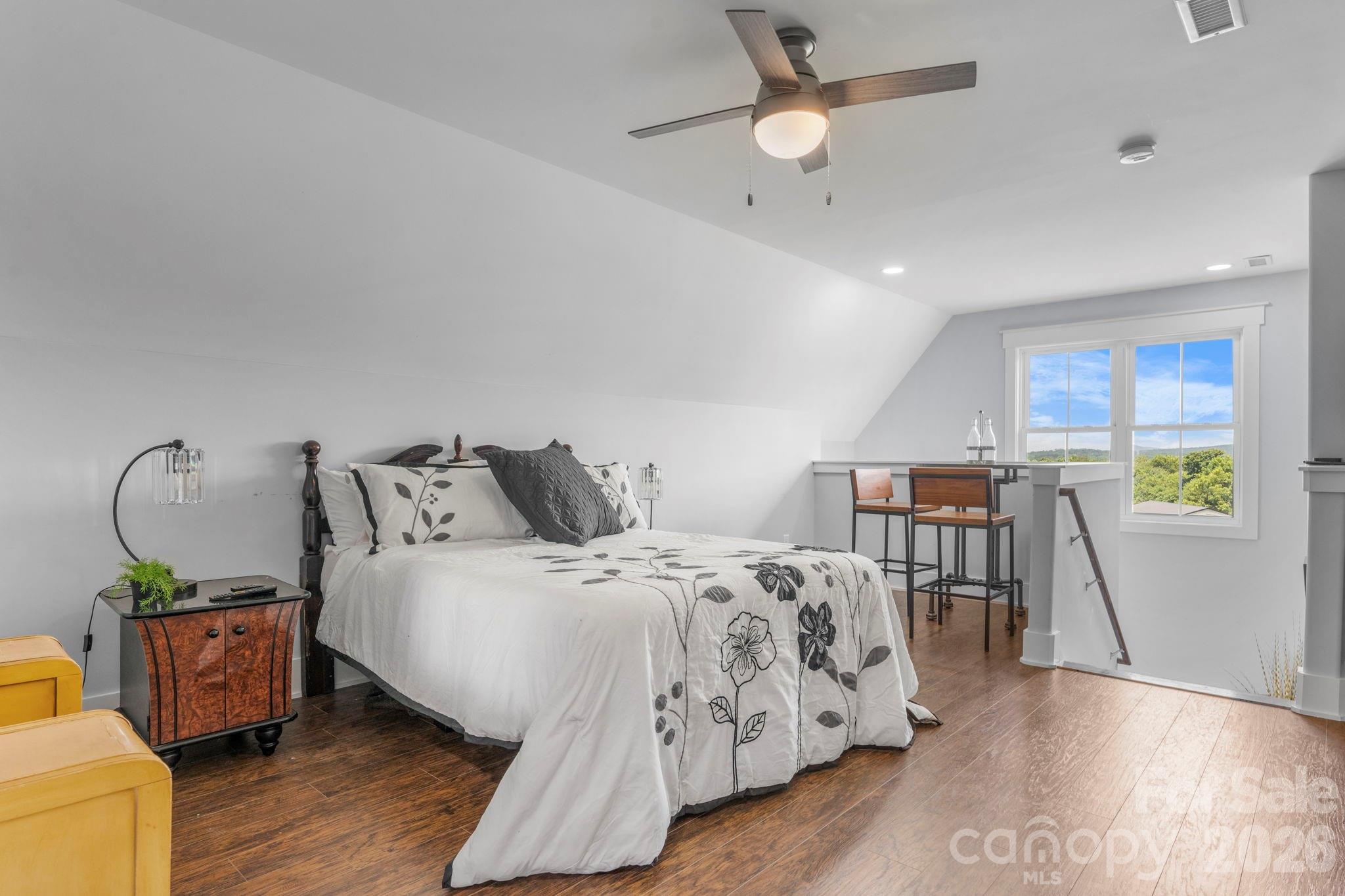 5780 W Hwy 10 Highway — Hickory