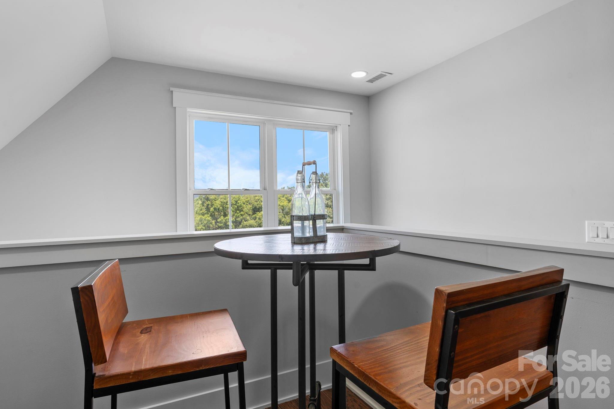 5780 W Hwy 10 Highway — Hickory