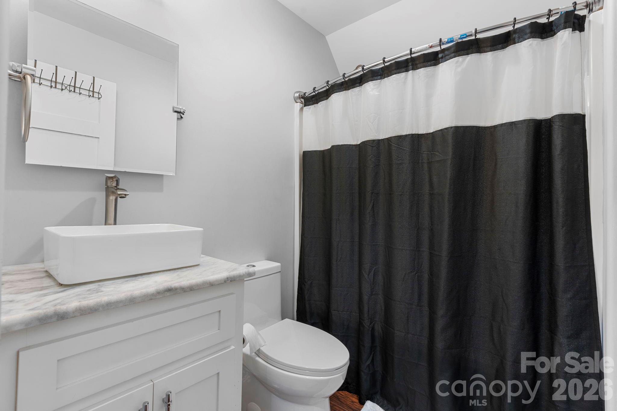 5780 W Hwy 10 Highway — Hickory