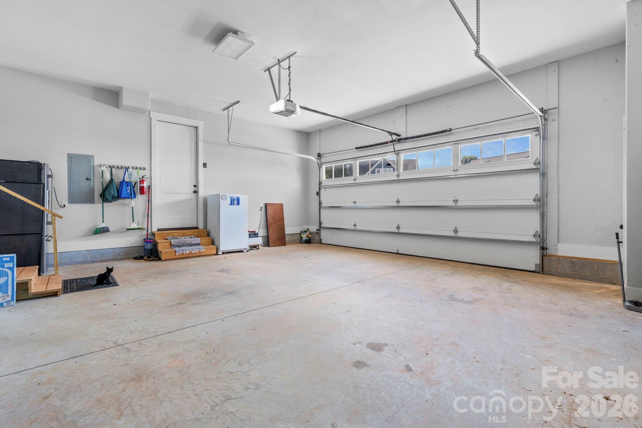 5780 W Hwy 10 Highway — Hickory