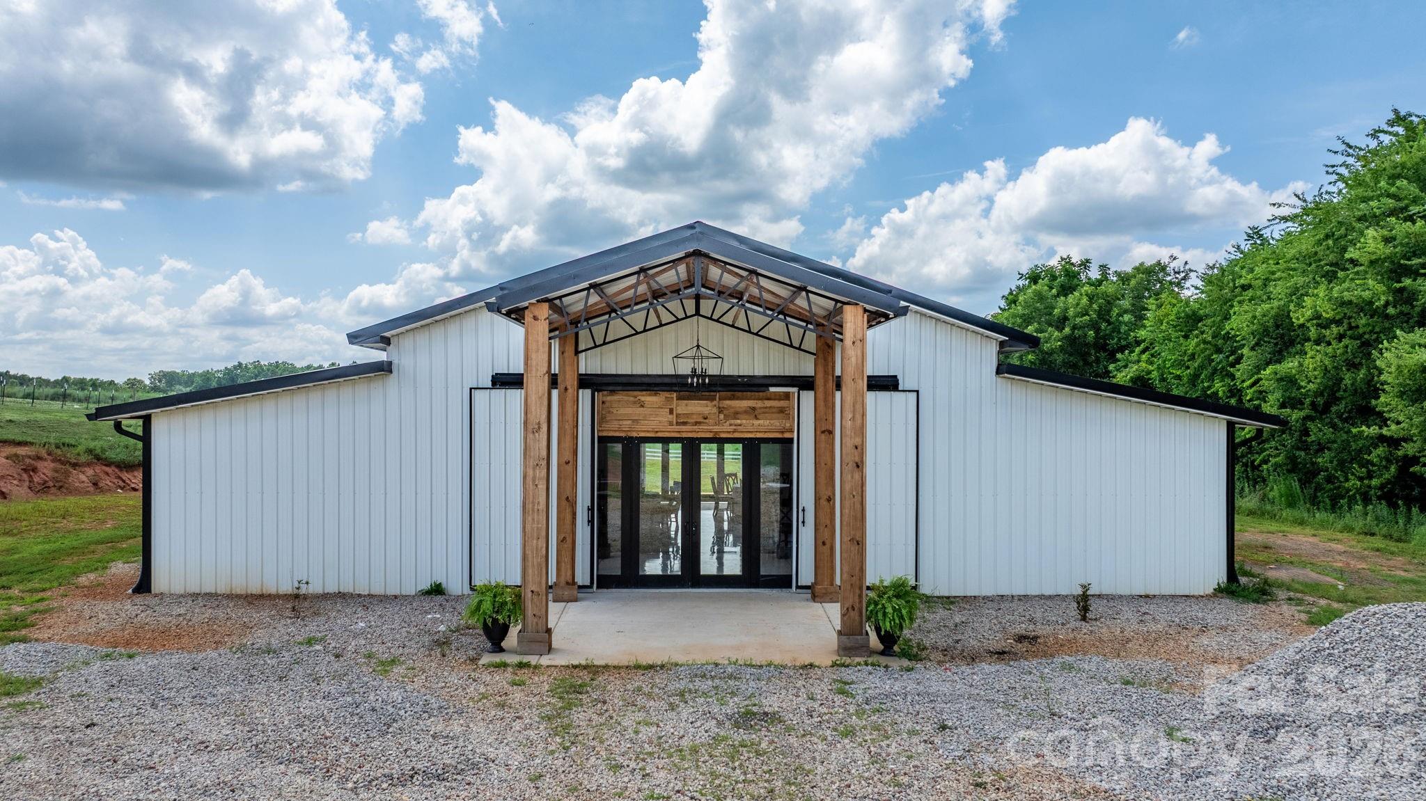5780 W Hwy 10 Highway — Hickory