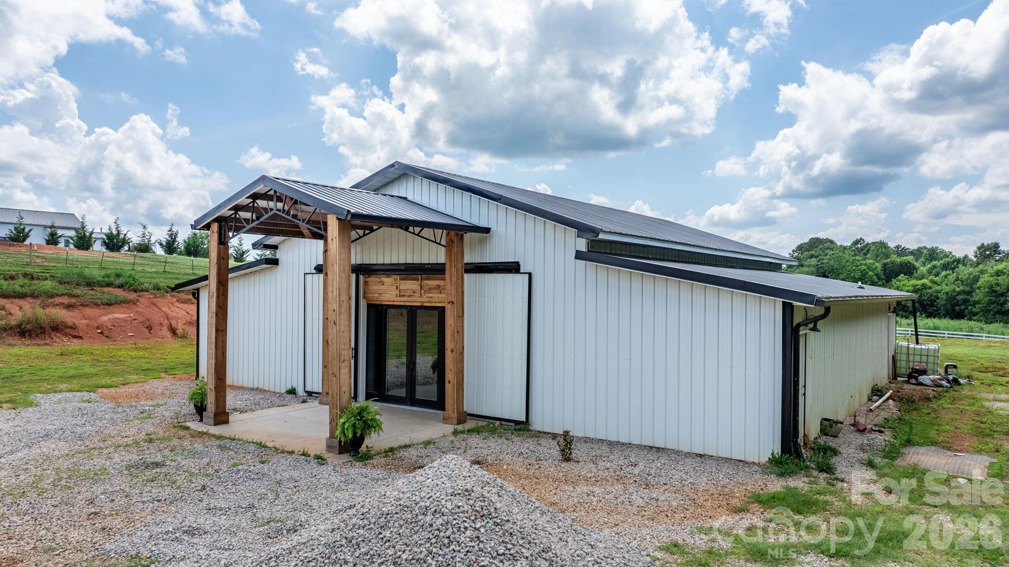 5780 W Hwy 10 Highway — Hickory