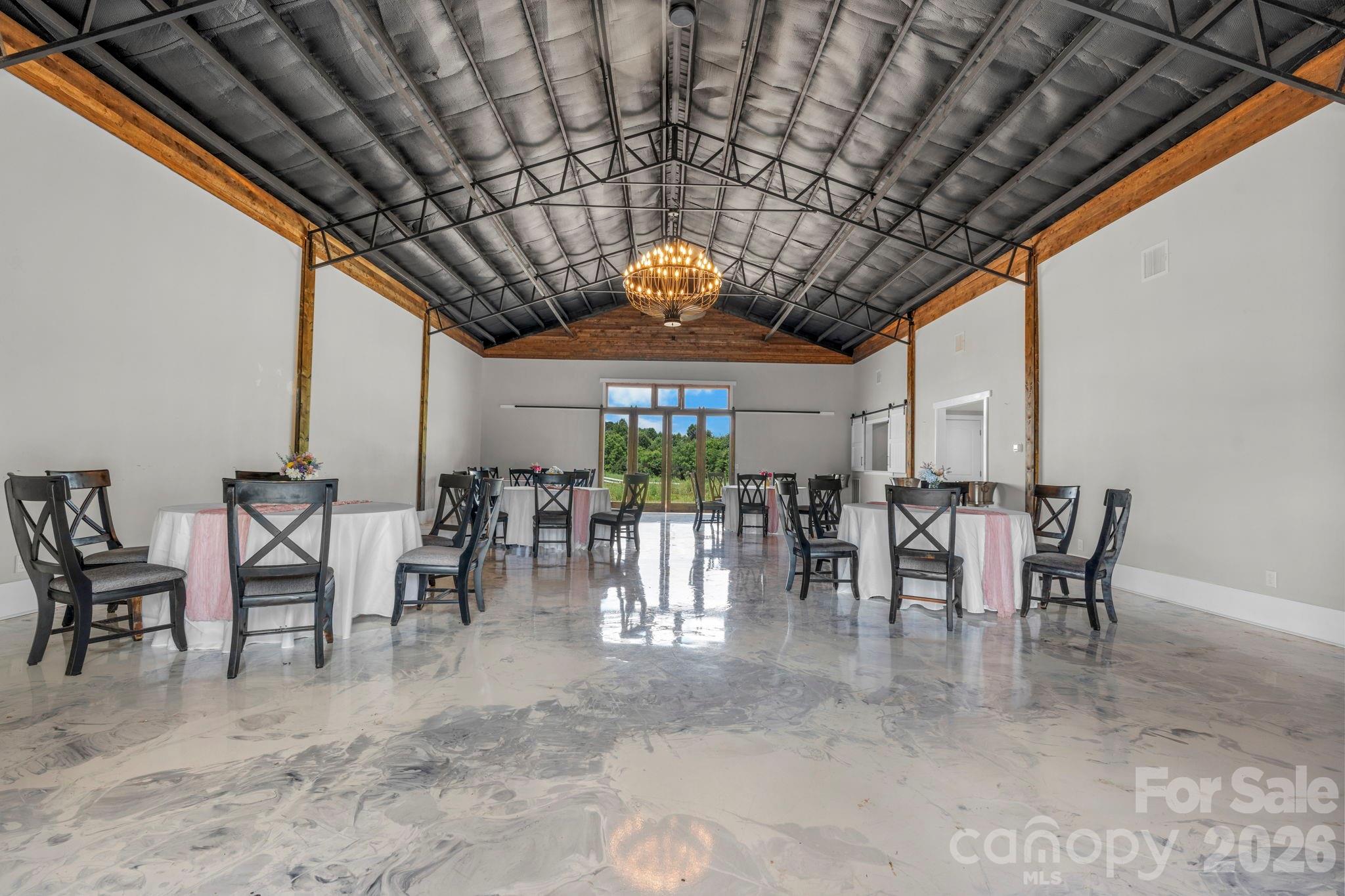 5780 W Hwy 10 Highway — Hickory