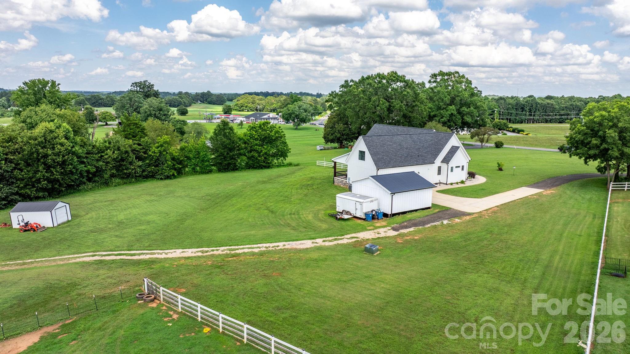 5780 W Hwy 10 Highway — Hickory