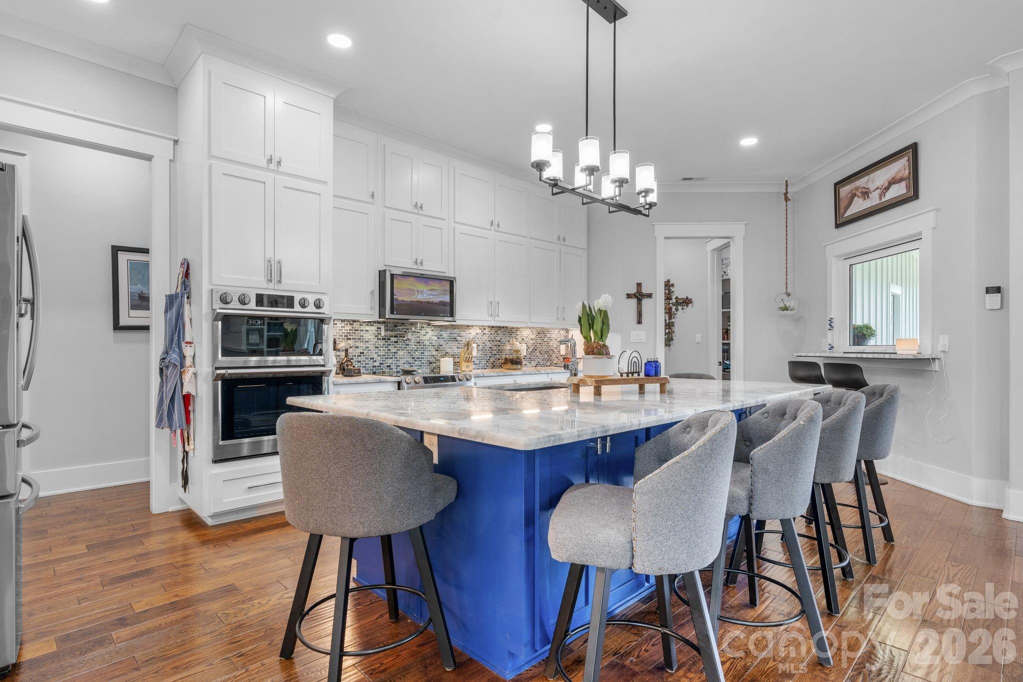 5780 W Hwy 10 Highway — Hickory