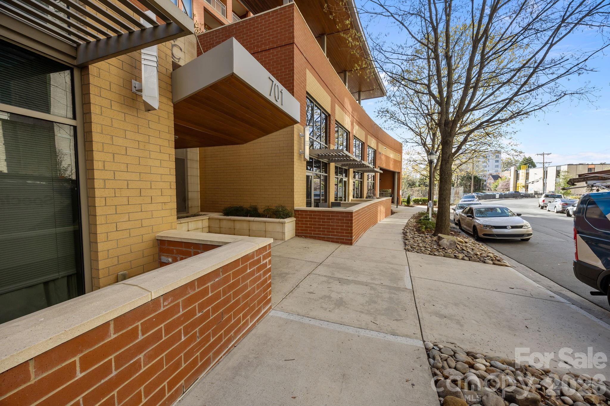 701 Royal Court #1009 — Charlotte