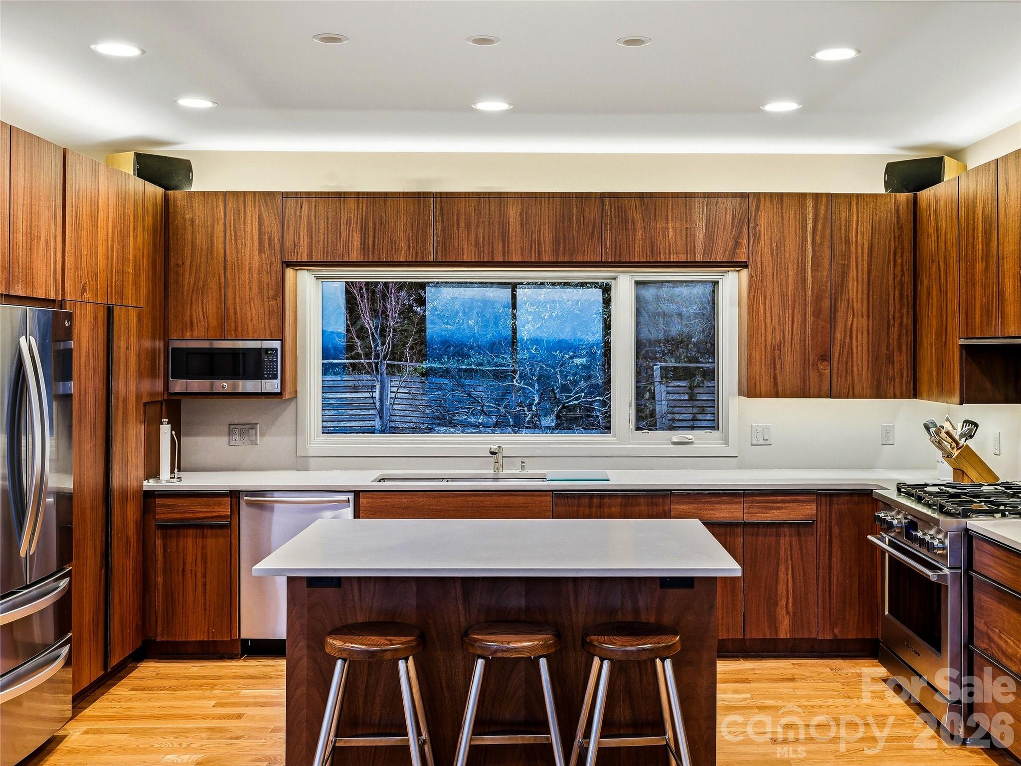 102 Horizon Hill Road — Asheville