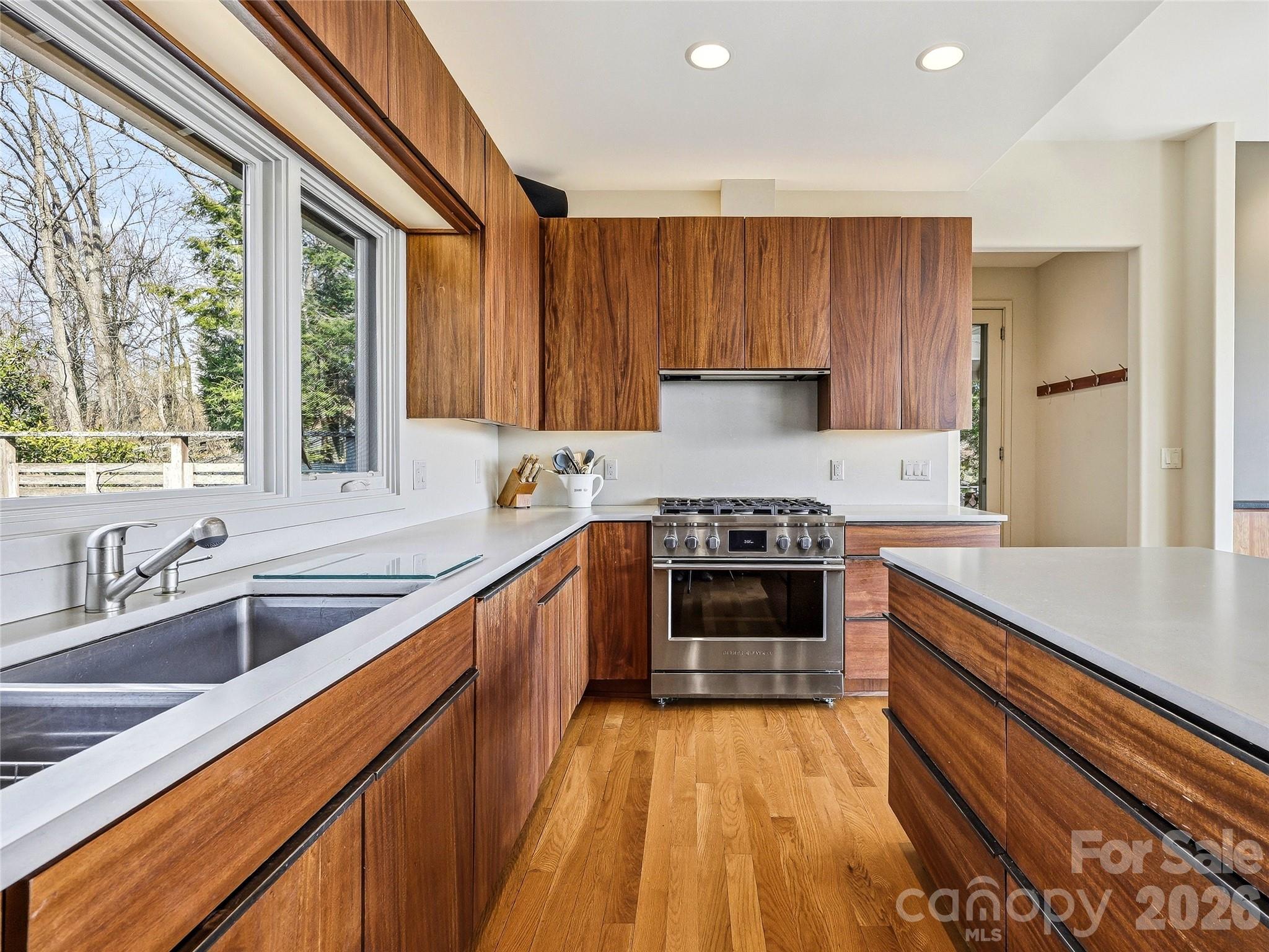 102 Horizon Hill Road — Asheville