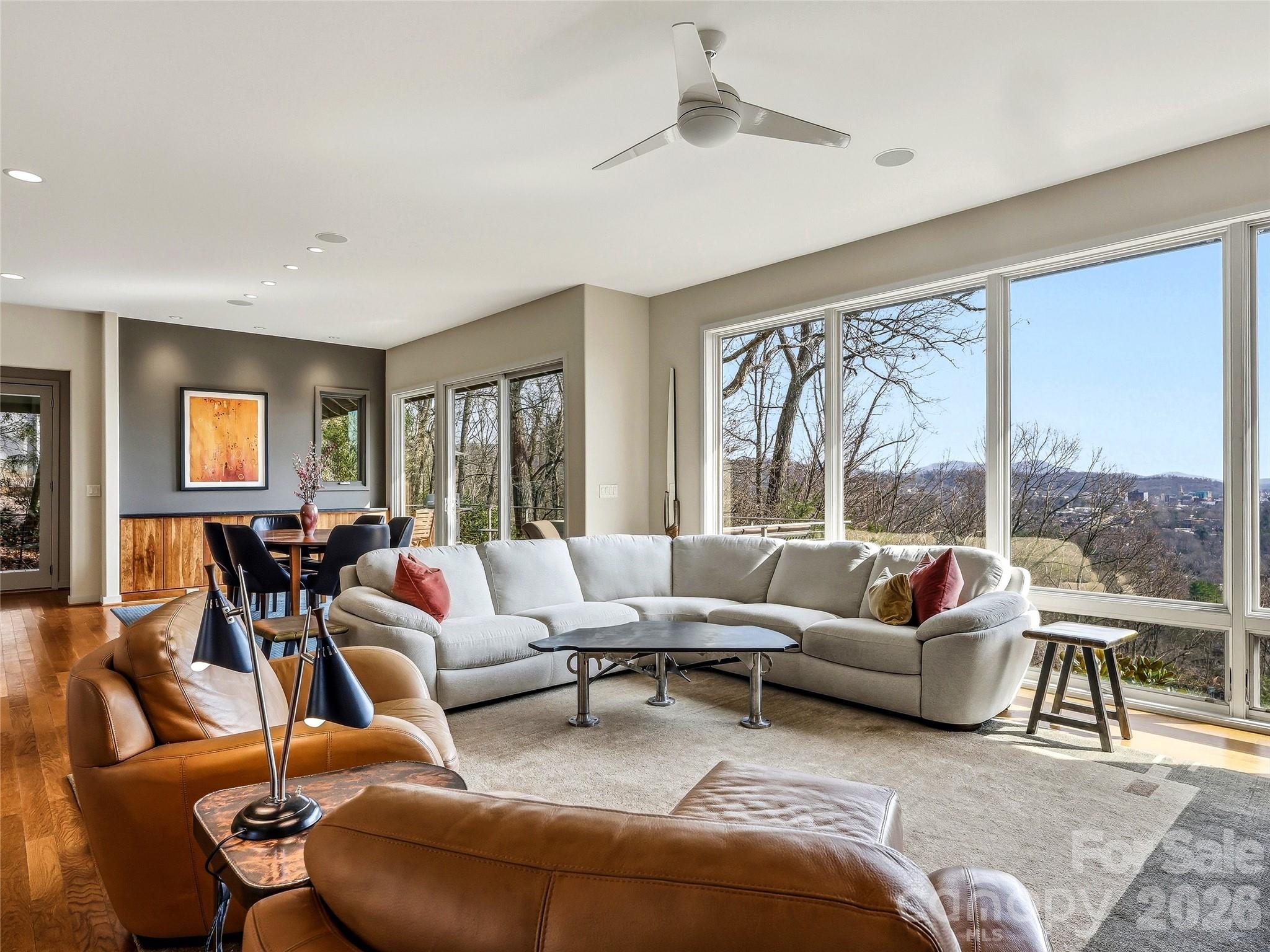 102 Horizon Hill Road — Asheville