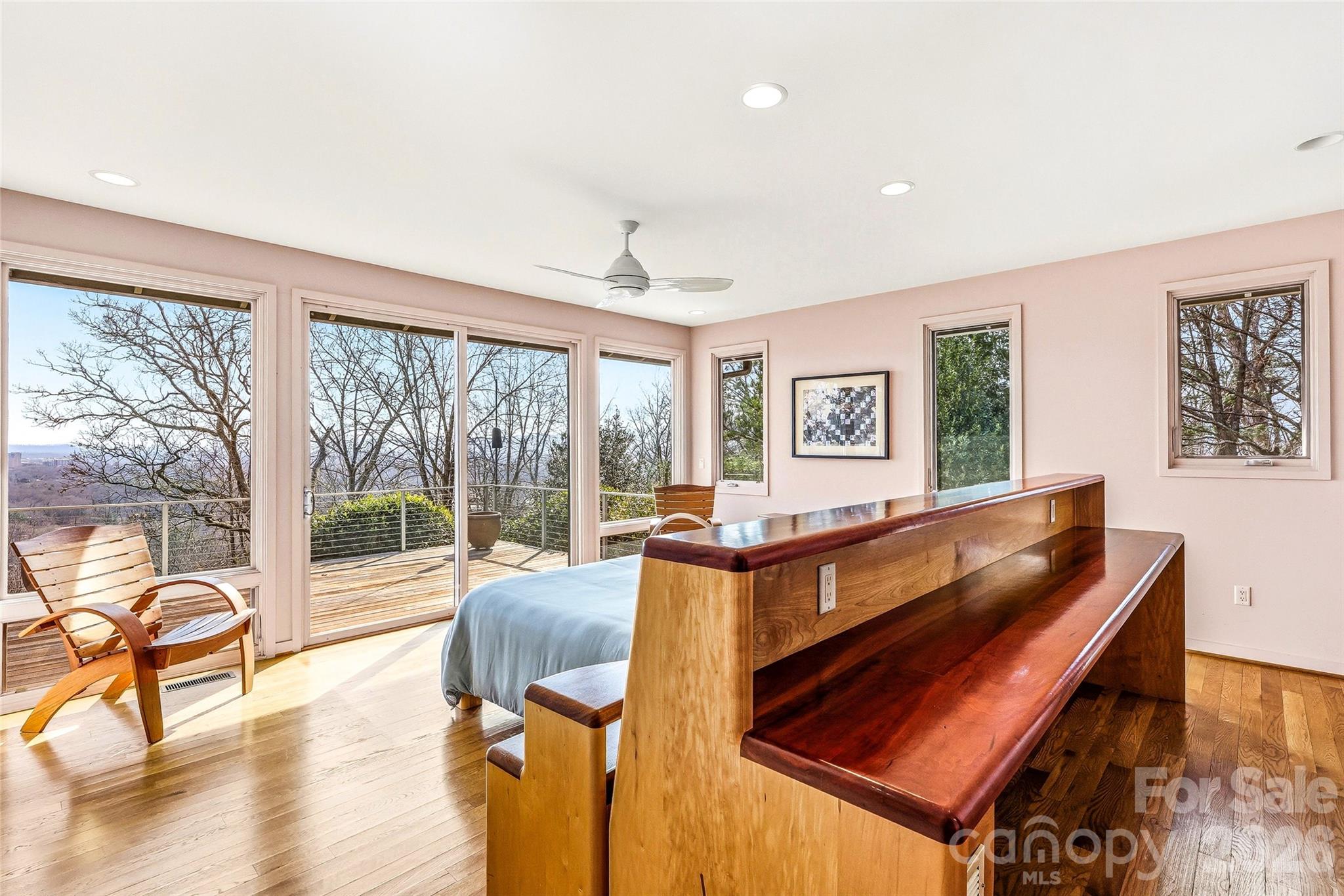 102 Horizon Hill Road — Asheville