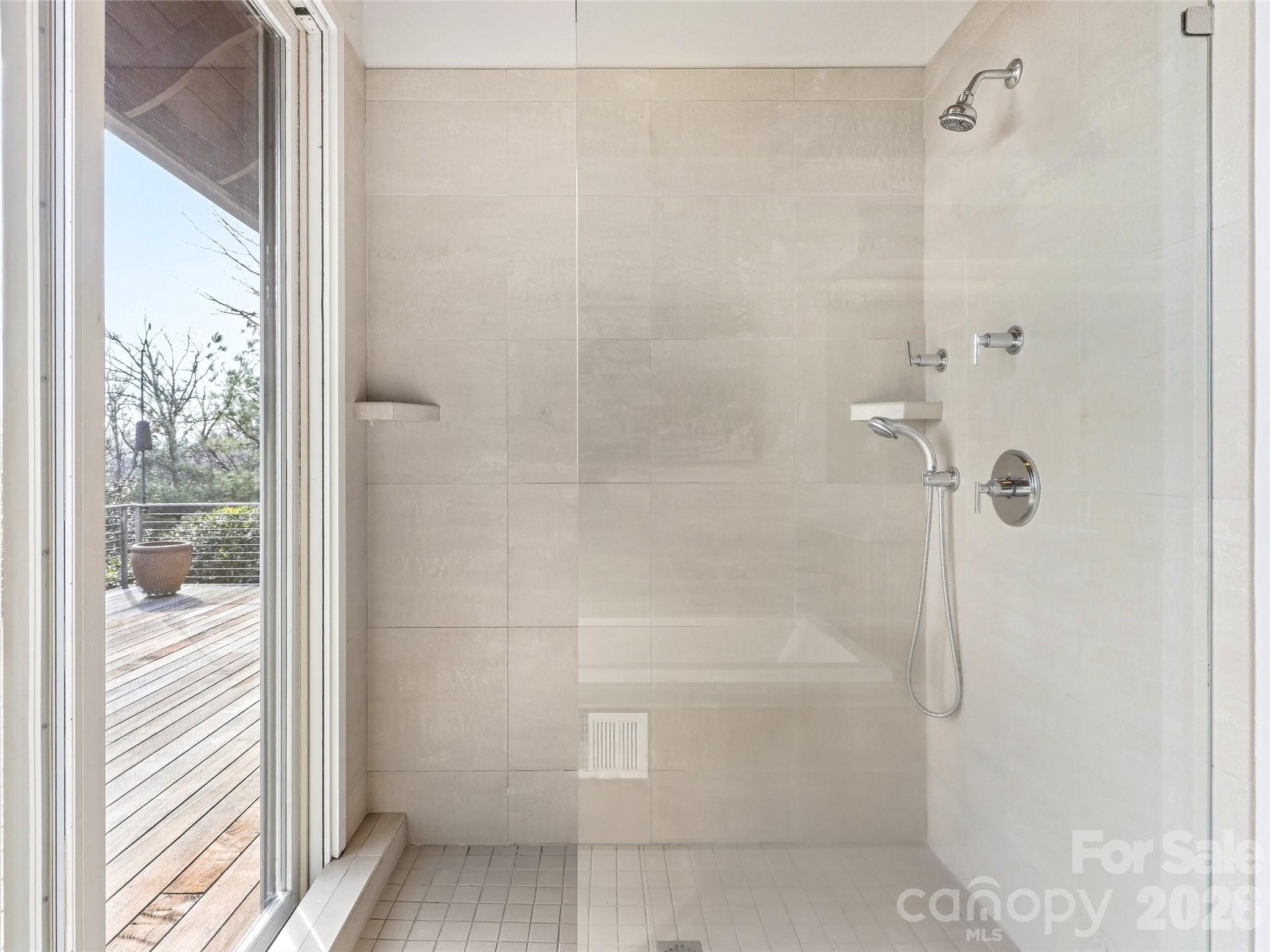 102 Horizon Hill Road — Asheville