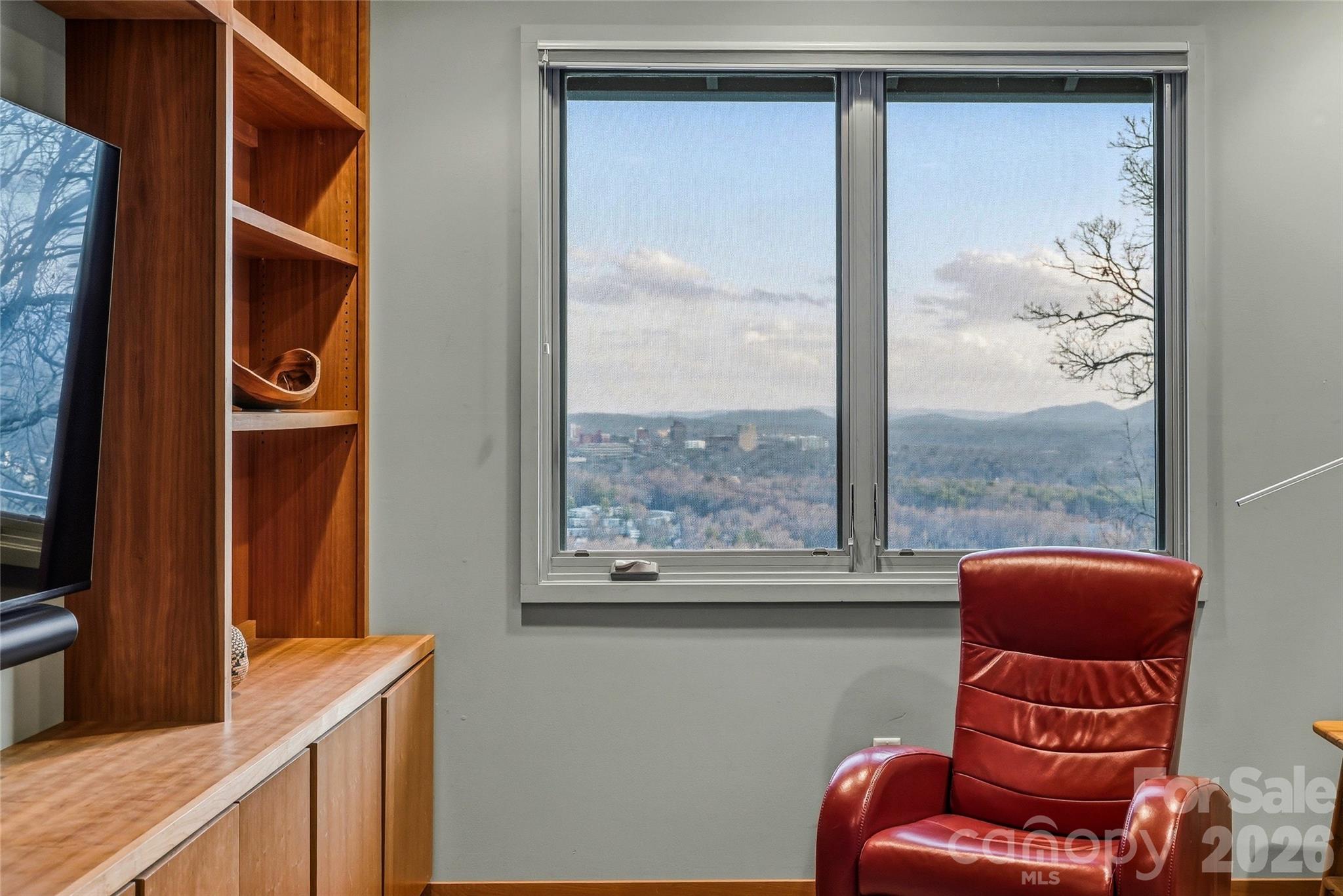 102 Horizon Hill Road — Asheville