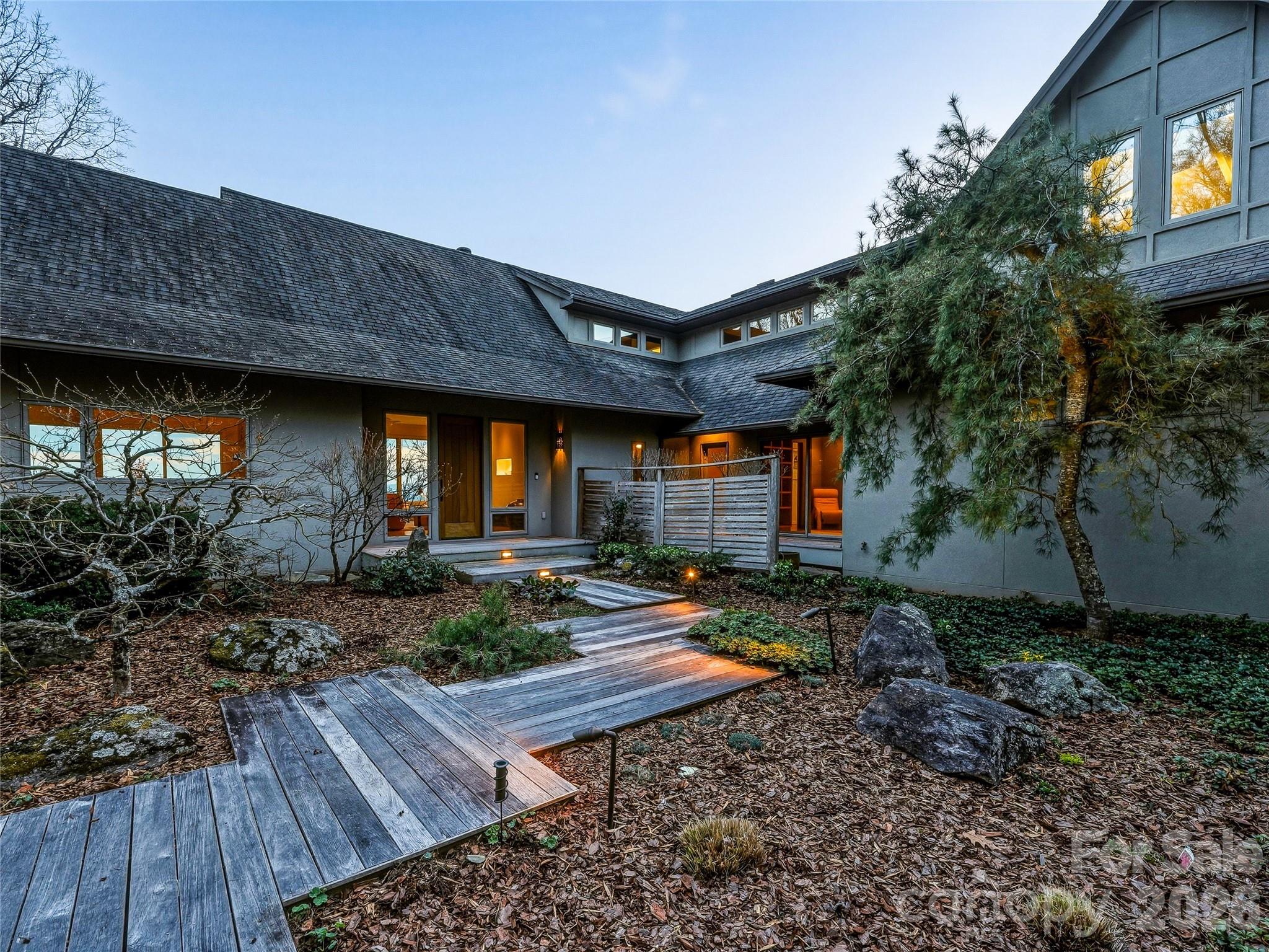 102 Horizon Hill Road — Asheville