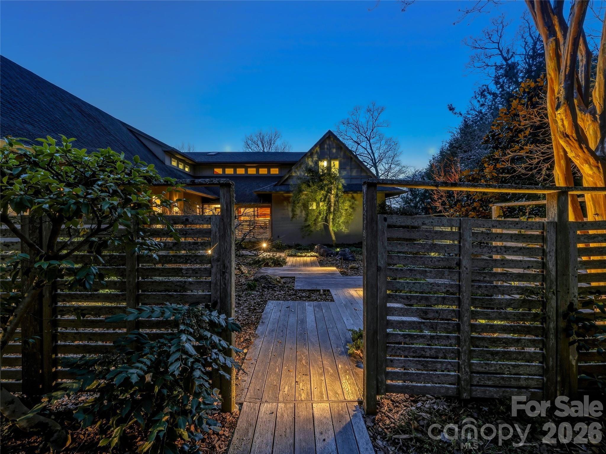 102 Horizon Hill Road — Asheville