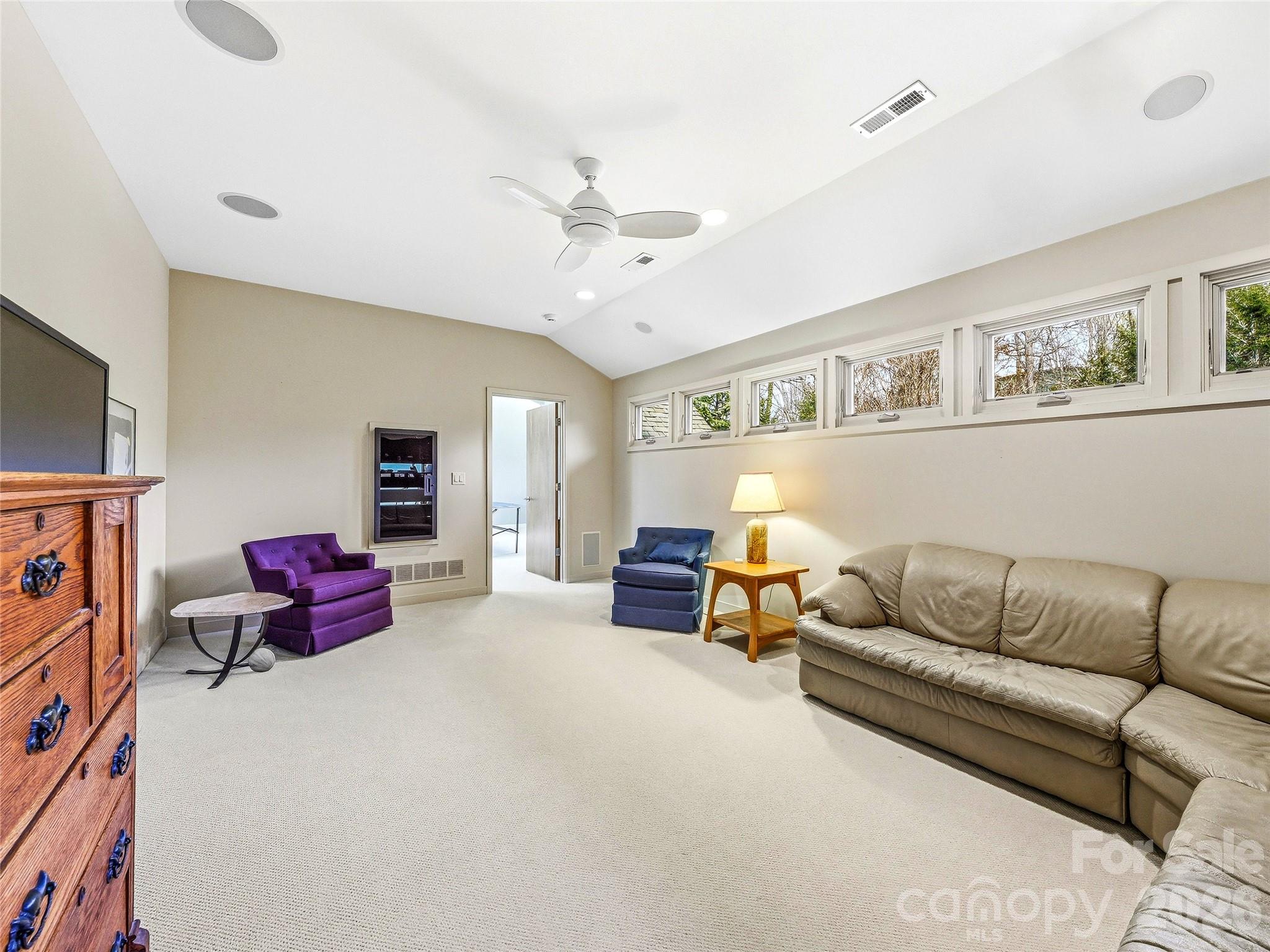 102 Horizon Hill Road — Asheville