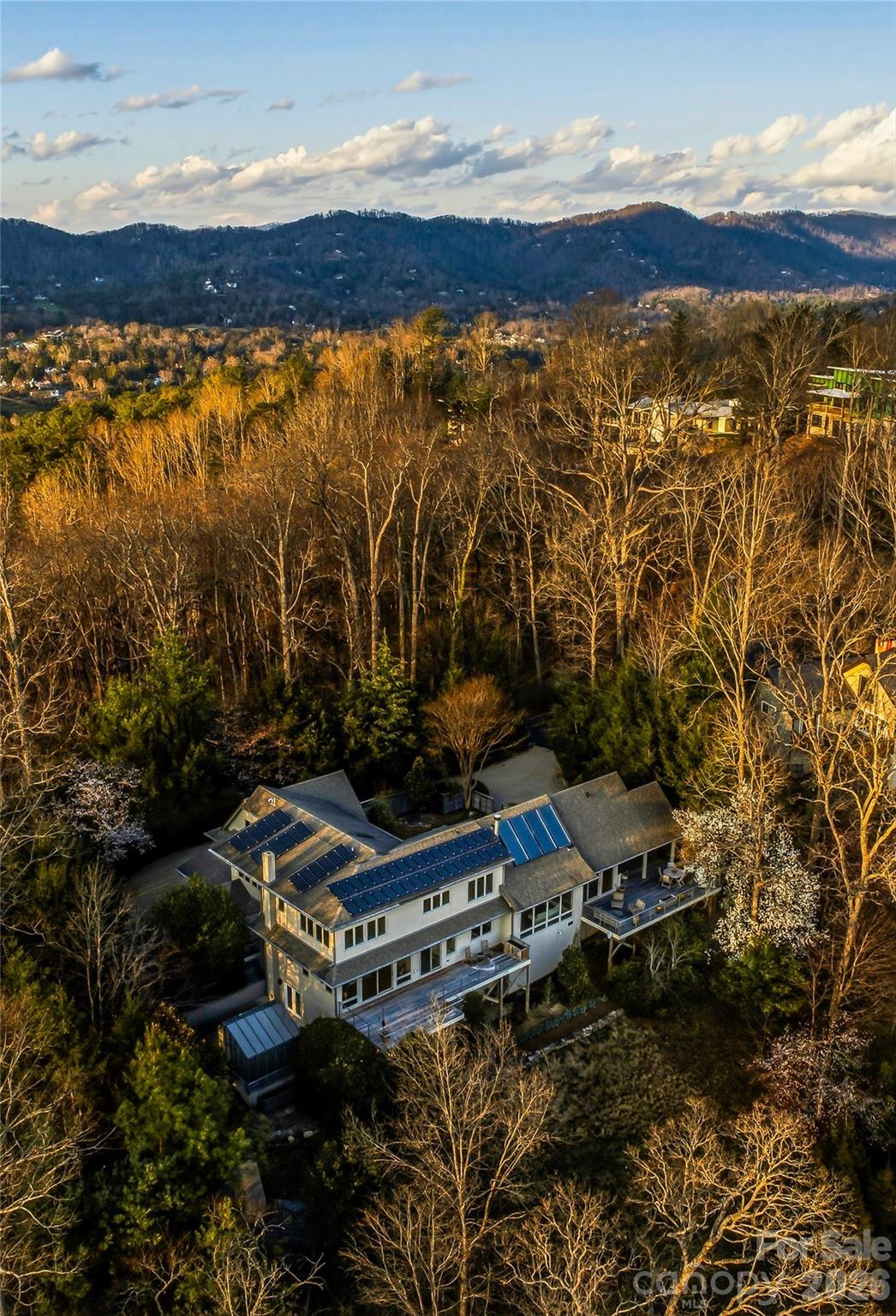 102 Horizon Hill Road — Asheville