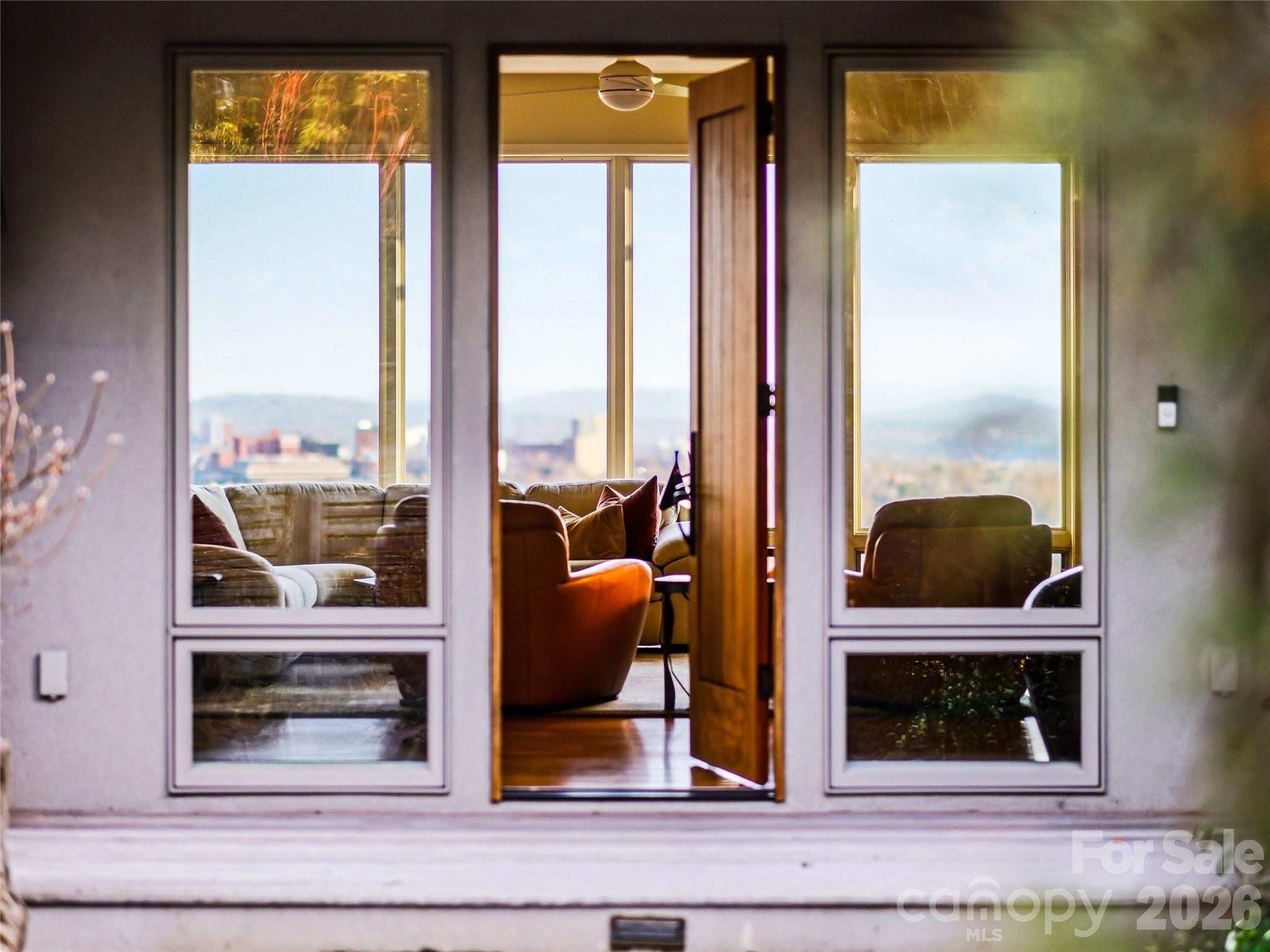 102 Horizon Hill Road — Asheville