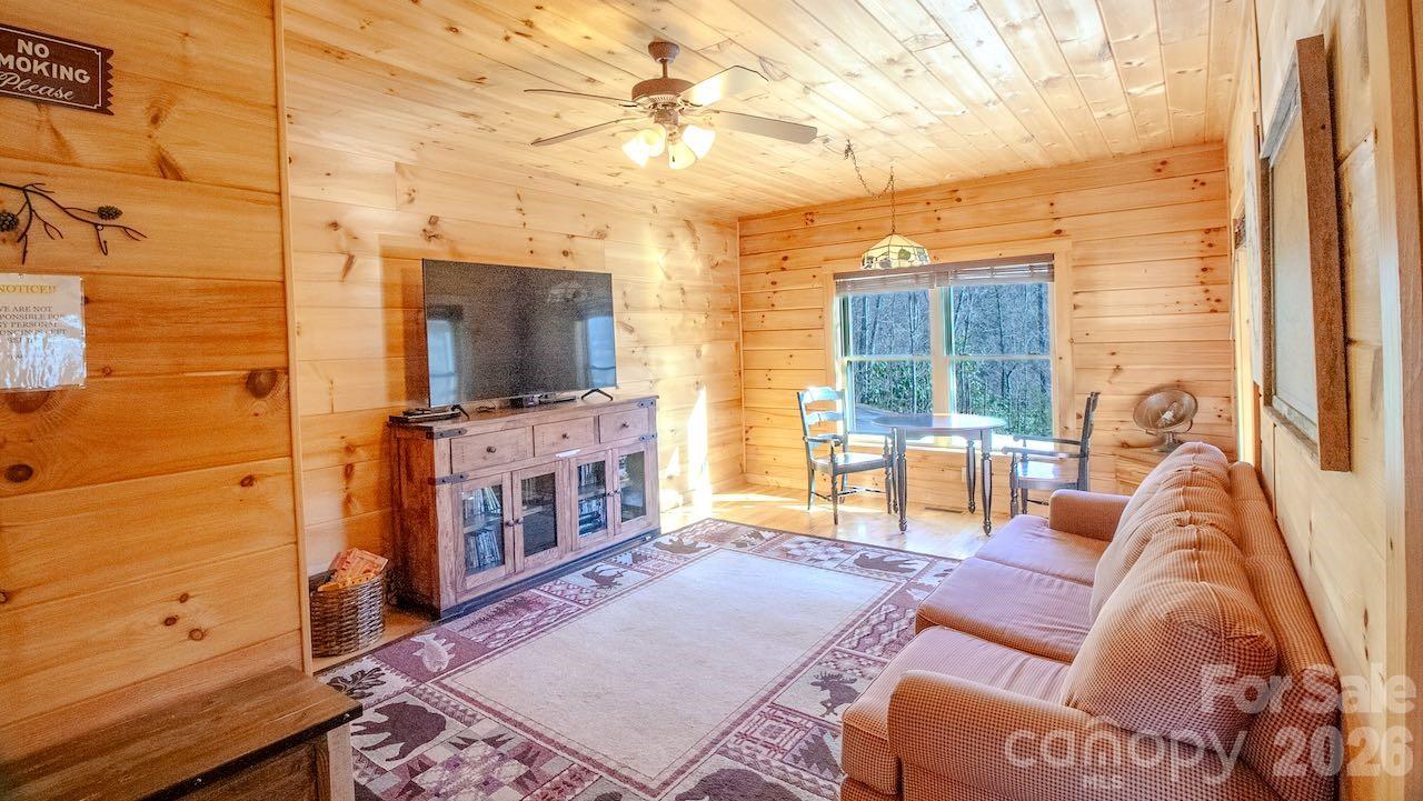 187 Gardeners Cove — Whittier