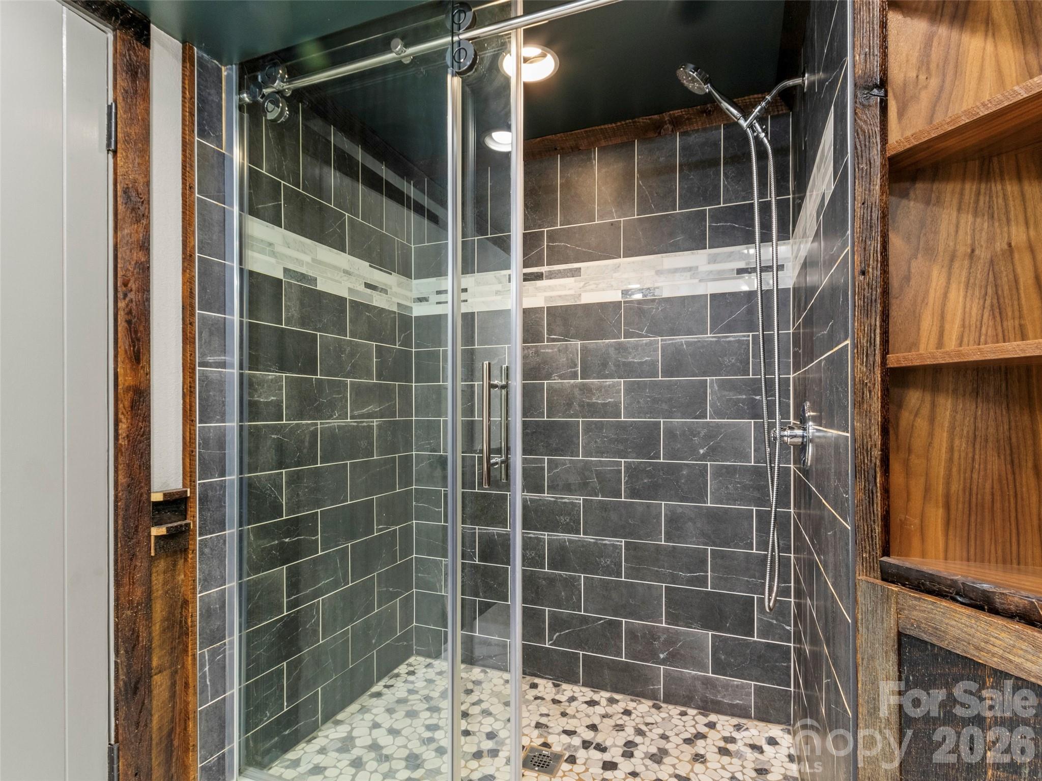 191 N Fork Road — Burnsville