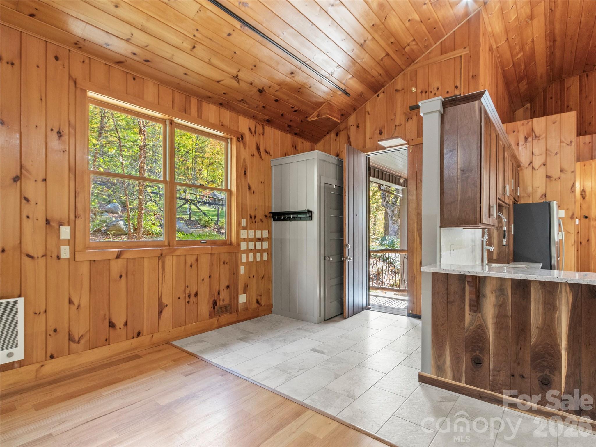 191 N Fork Road — Burnsville