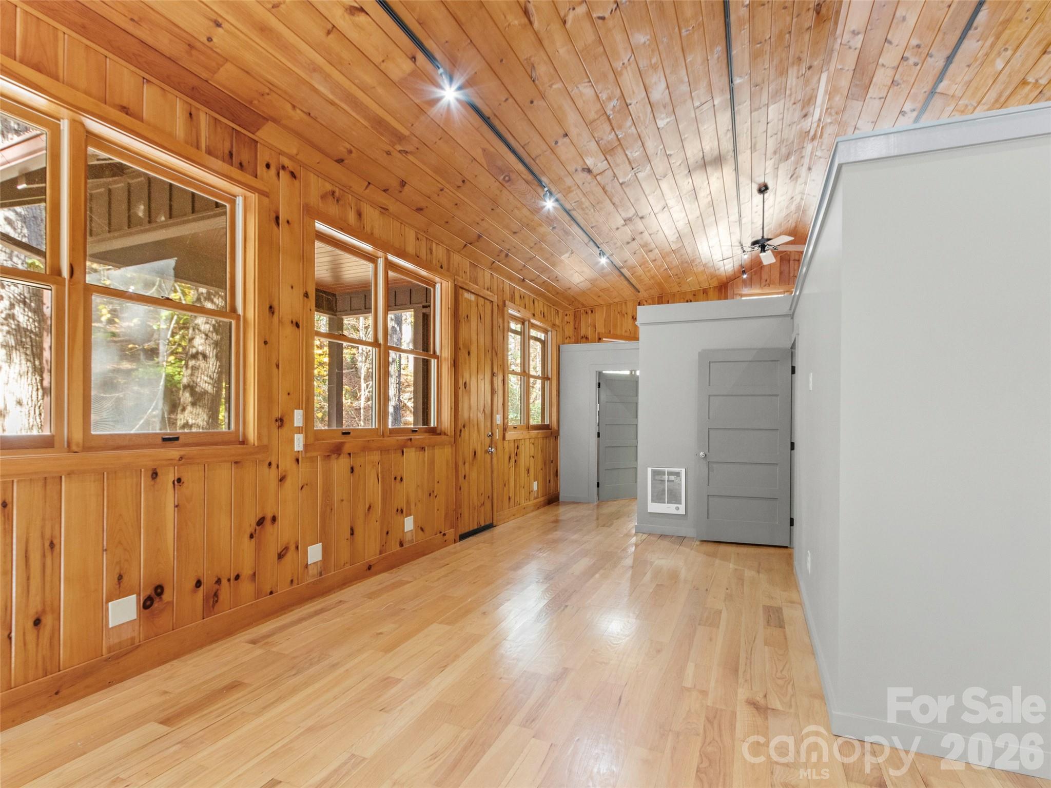 191 N Fork Road — Burnsville
