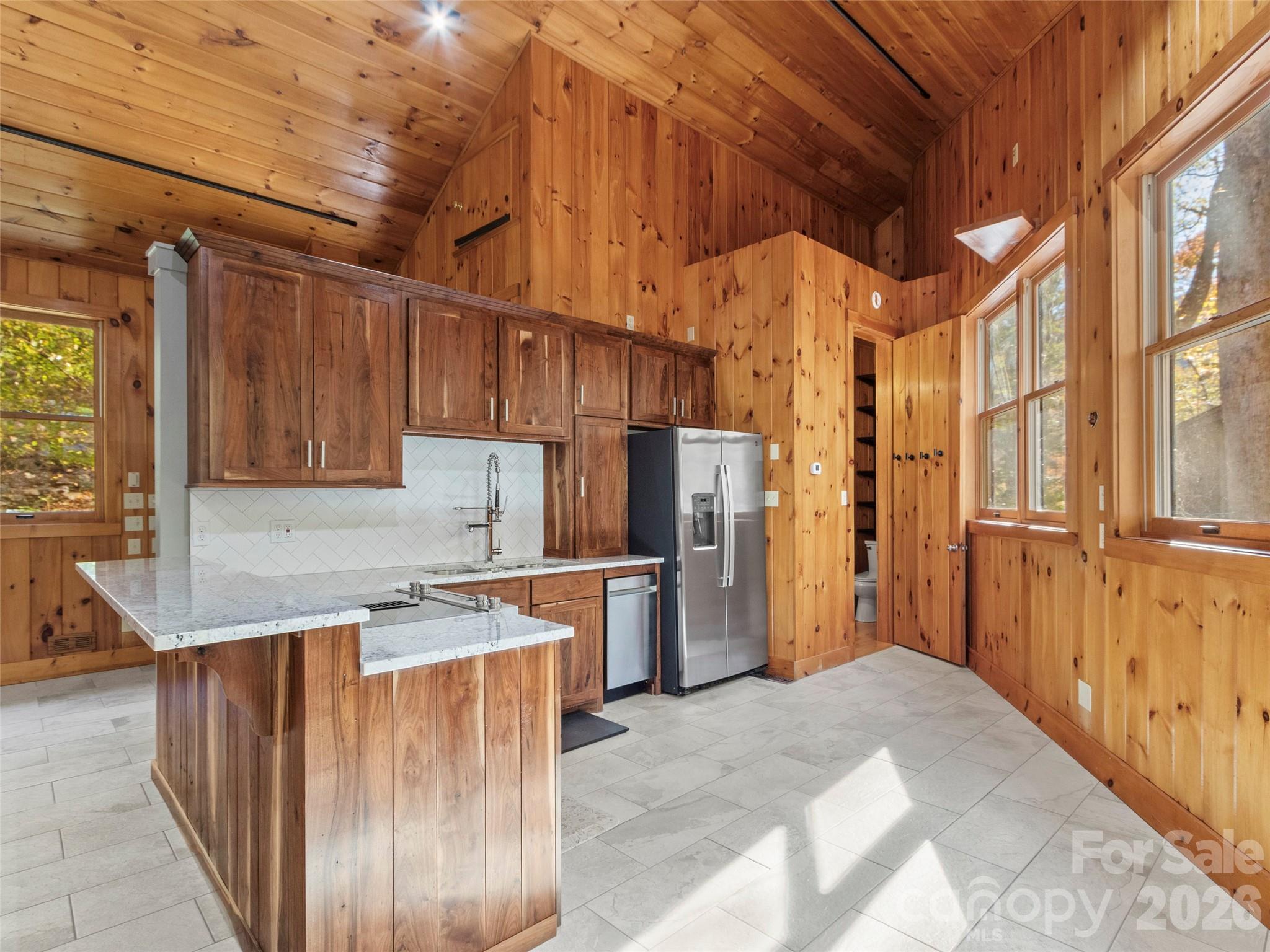 191 N Fork Road — Burnsville