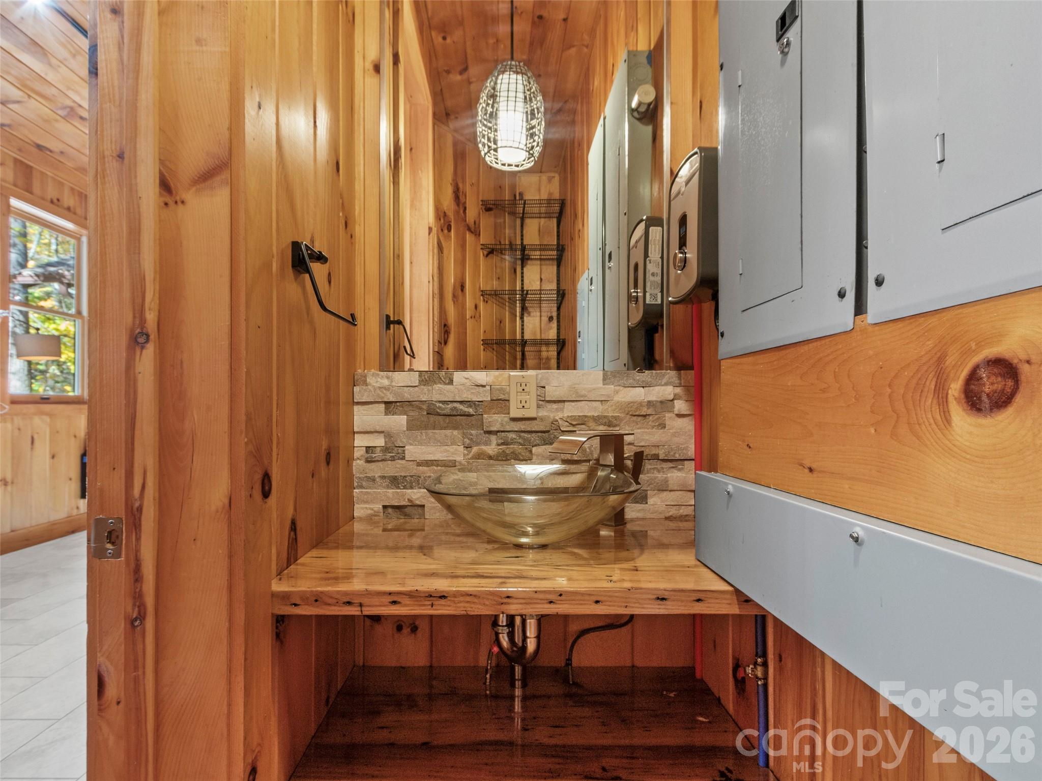 191 N Fork Road — Burnsville