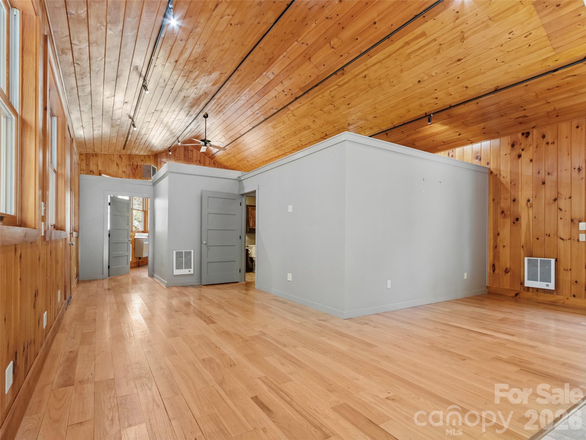 191 N Fork Road — Burnsville