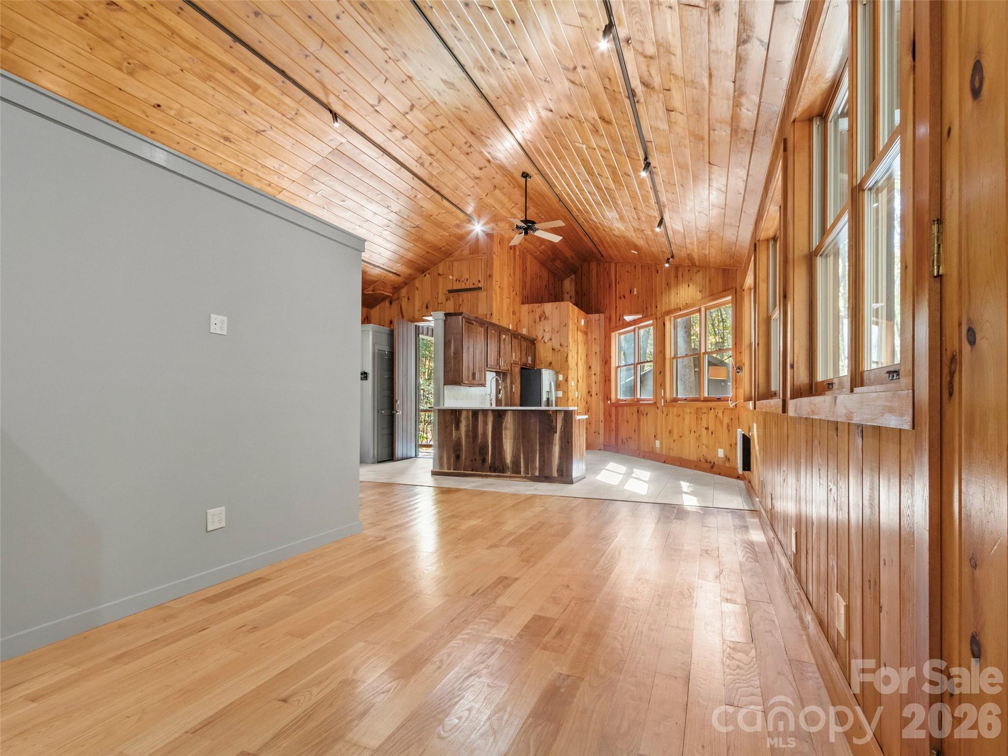 191 N Fork Road — Burnsville