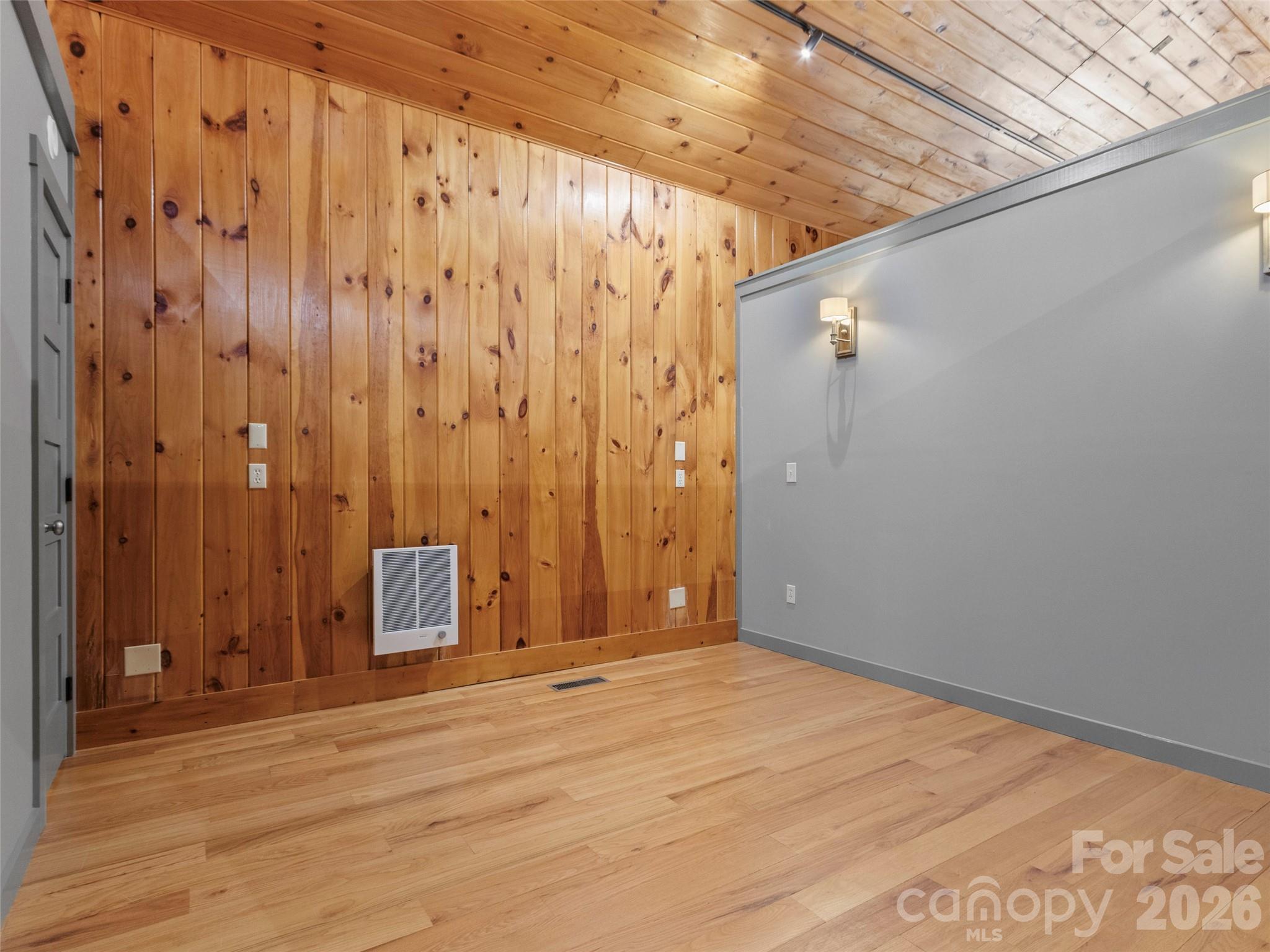 191 N Fork Road — Burnsville