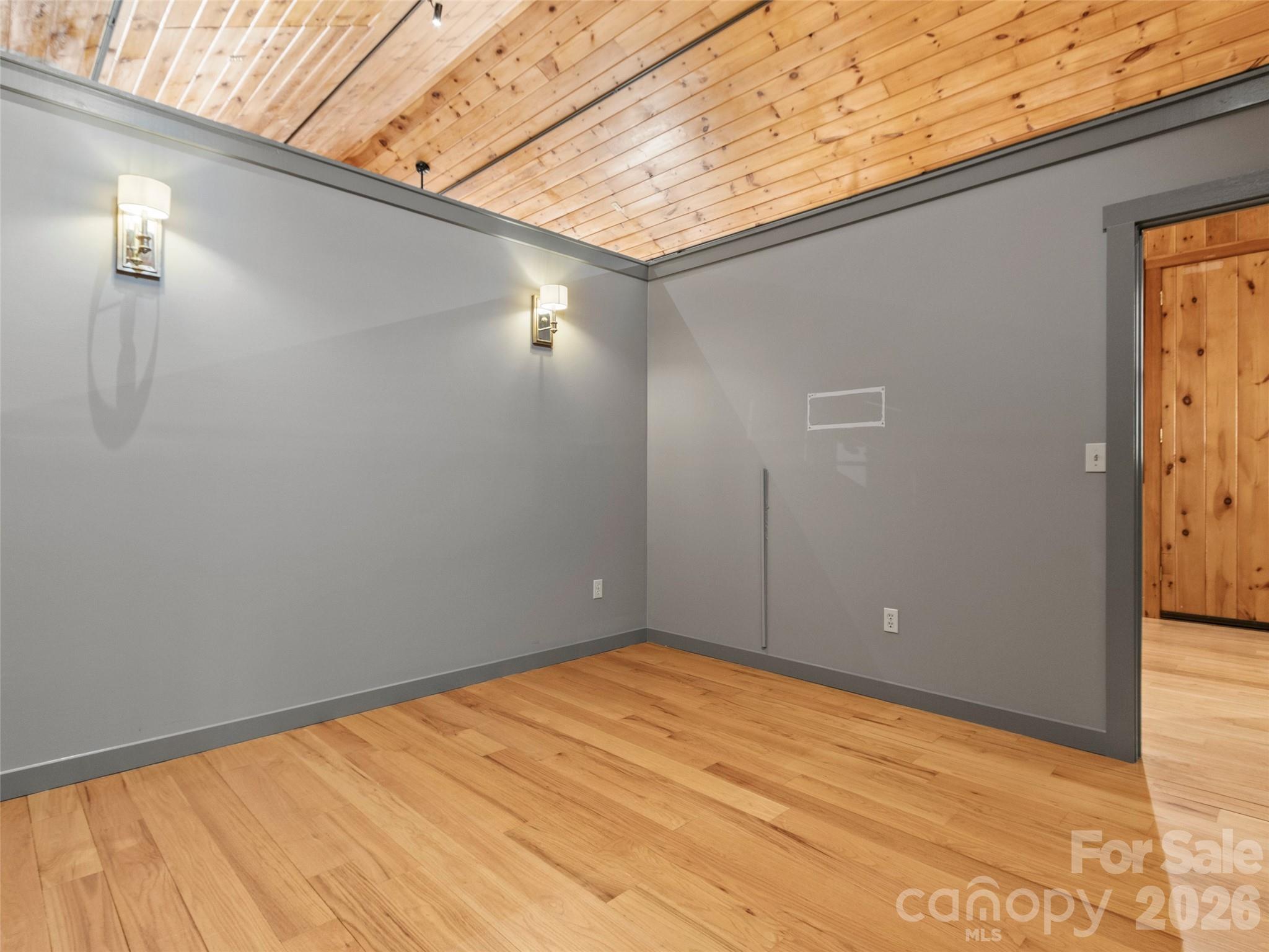 191 N Fork Road — Burnsville