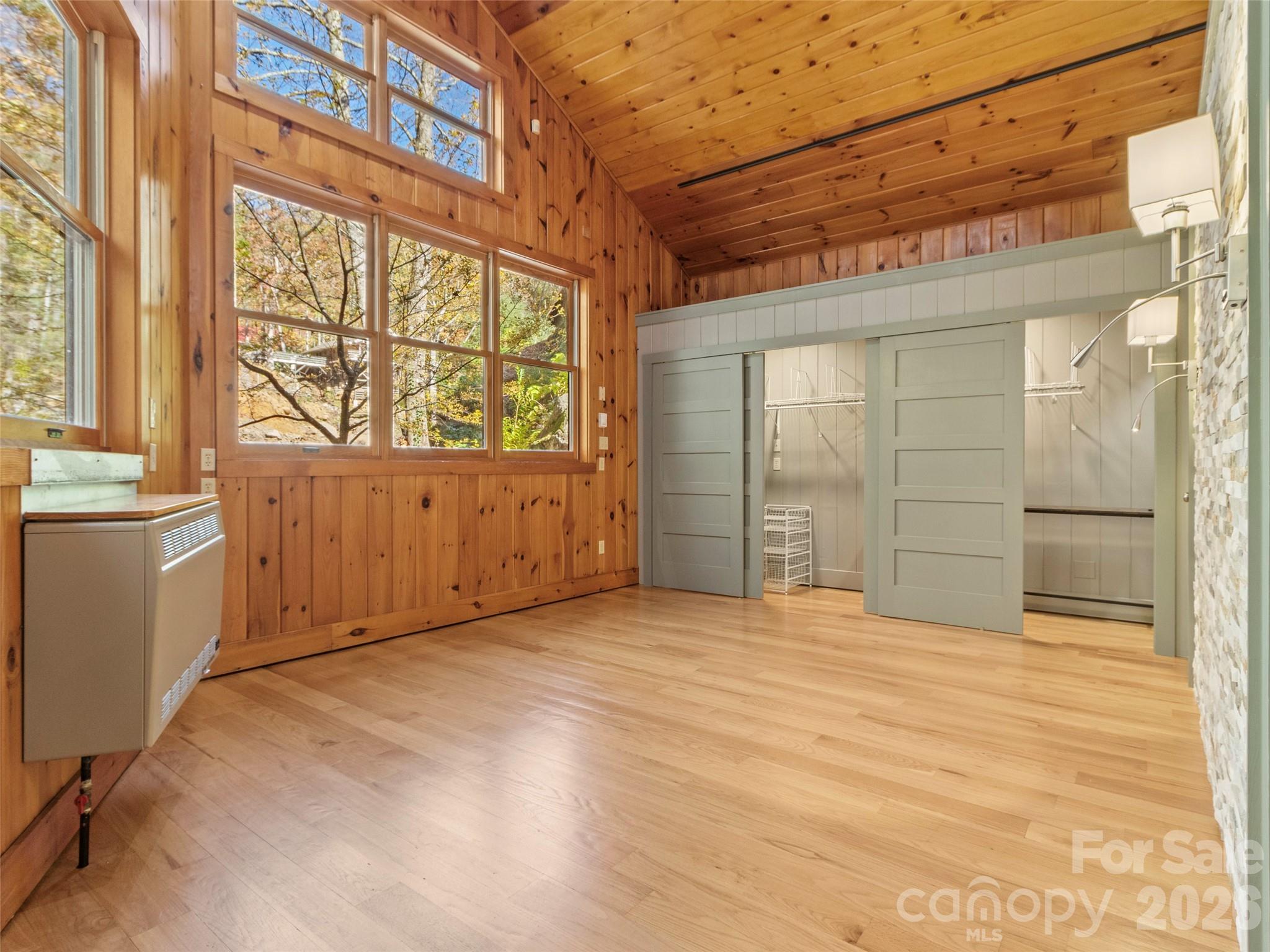 191 N Fork Road — Burnsville