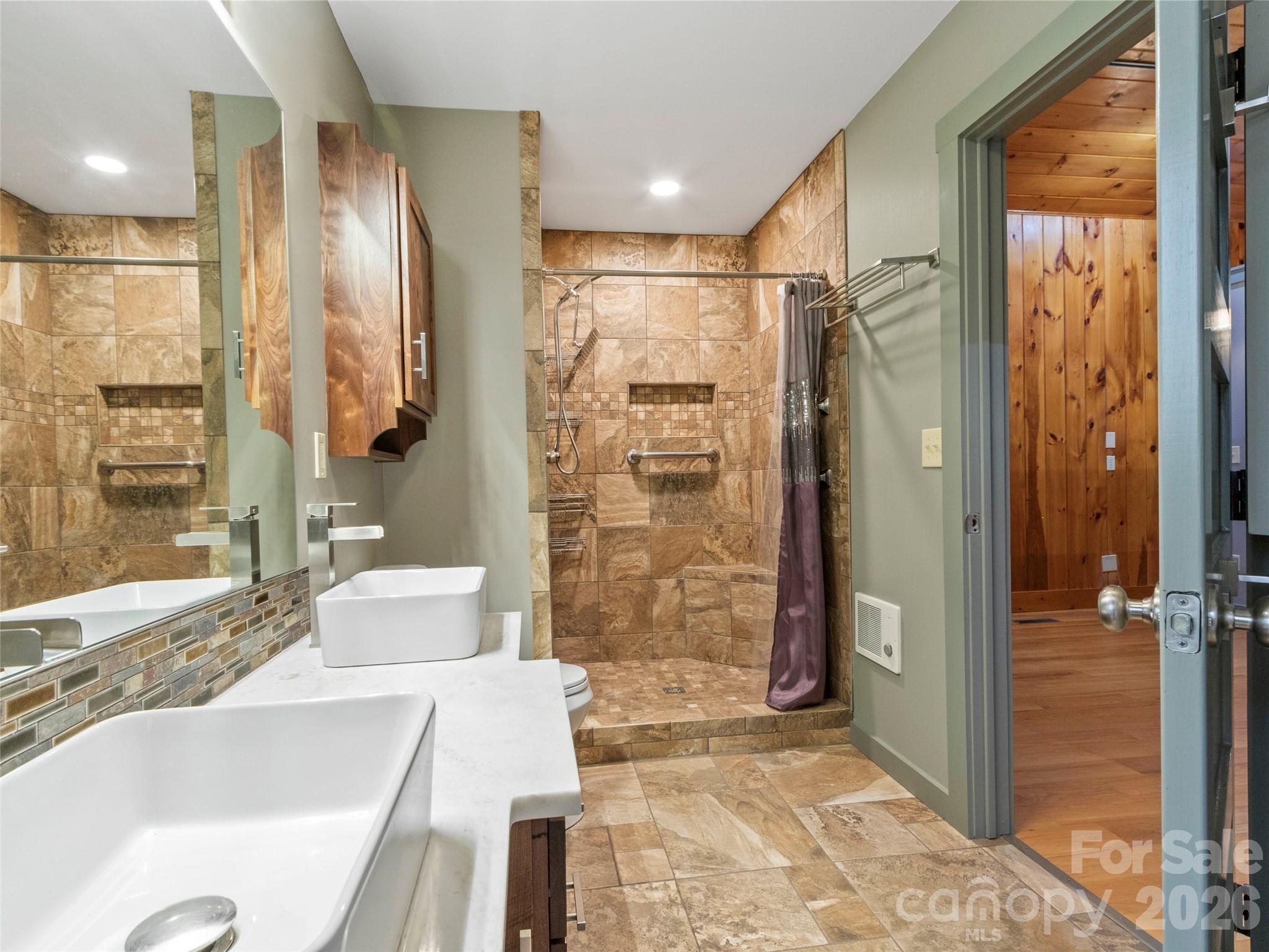 191 N Fork Road — Burnsville